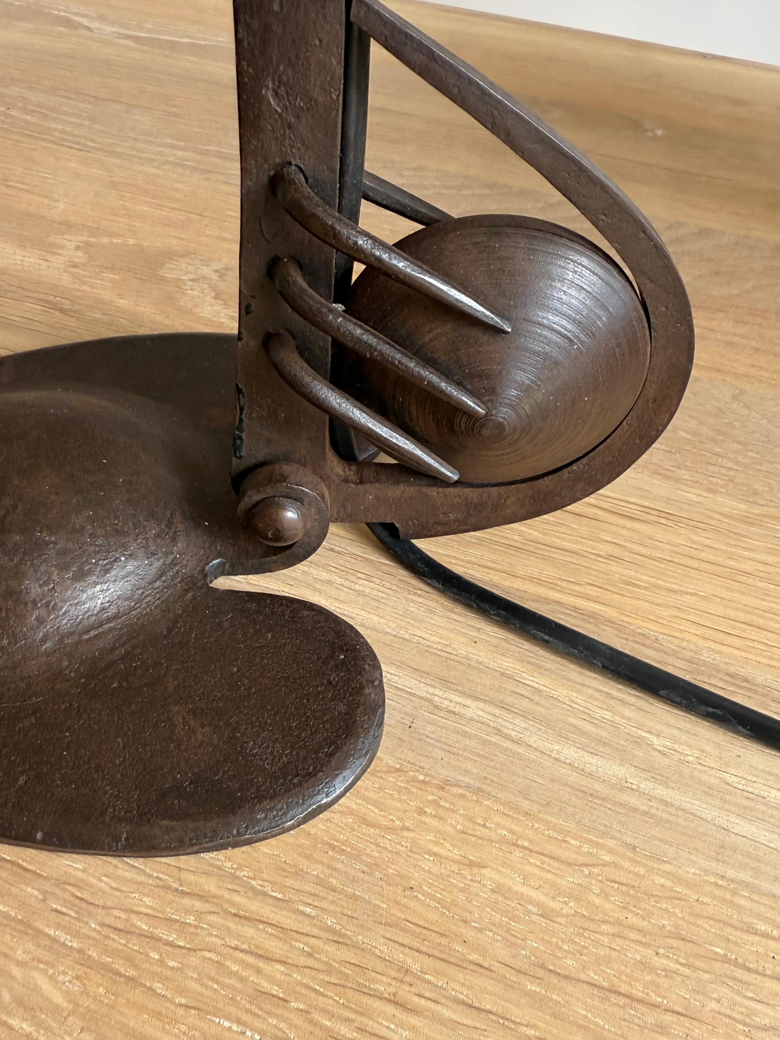 Seltene verstellbare schmiedeeiserne Schreibtisch- oder Klavierlampe  Amsterdamse School, ca. 1910er-Jahre im Angebot 1