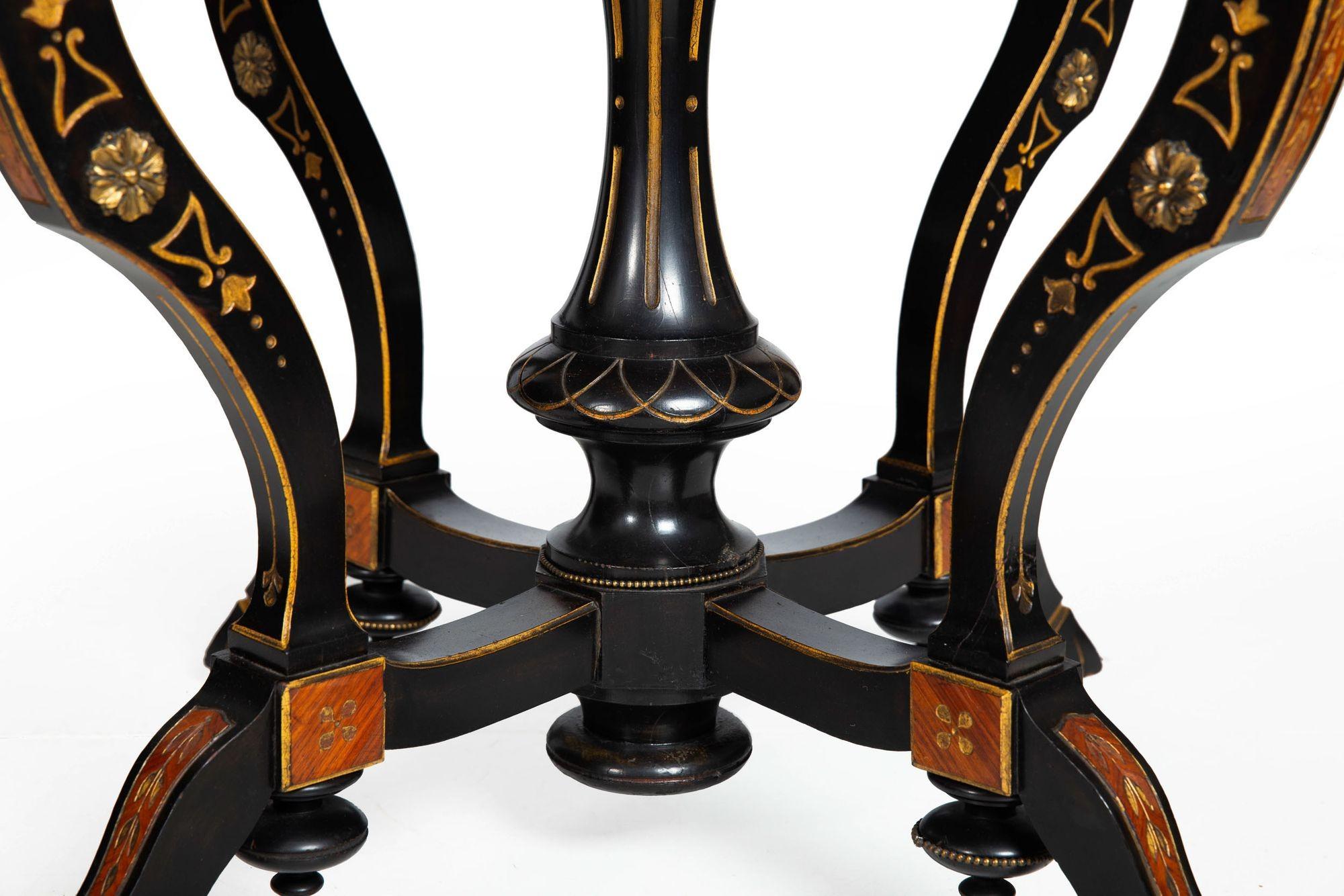 Rare table centrale ébonisée Aesthetic Movement avec masques en bronze vers 1870 en vente 3