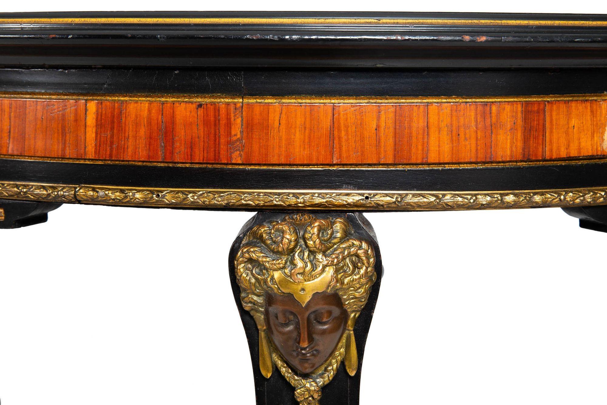 Rare table centrale ébonisée Aesthetic Movement avec masques en bronze vers 1870 en vente 9