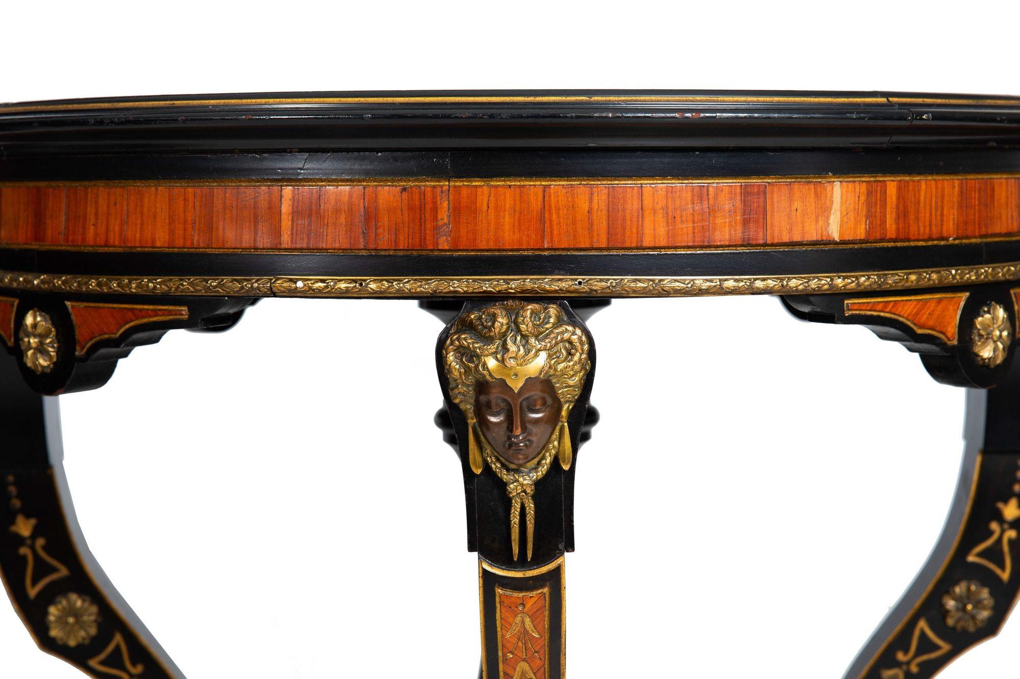 Bronze Rare table centrale ébonisée Aesthetic Movement avec masques en bronze vers 1870 en vente