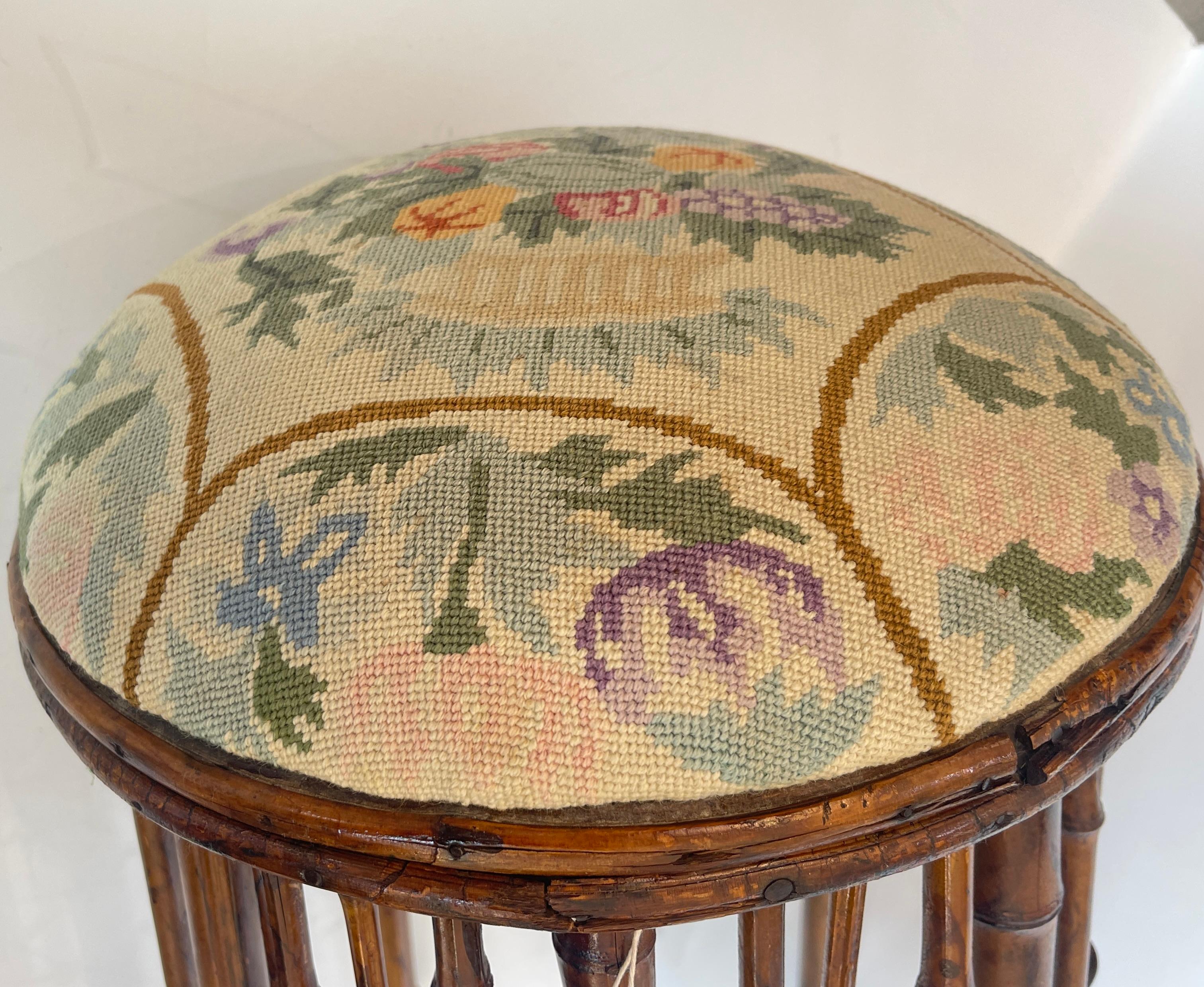 Estetismo Raro  Aesthetic Movement Bamboo &  Sgabello ad ago Fine 19° secolo. C in vendita