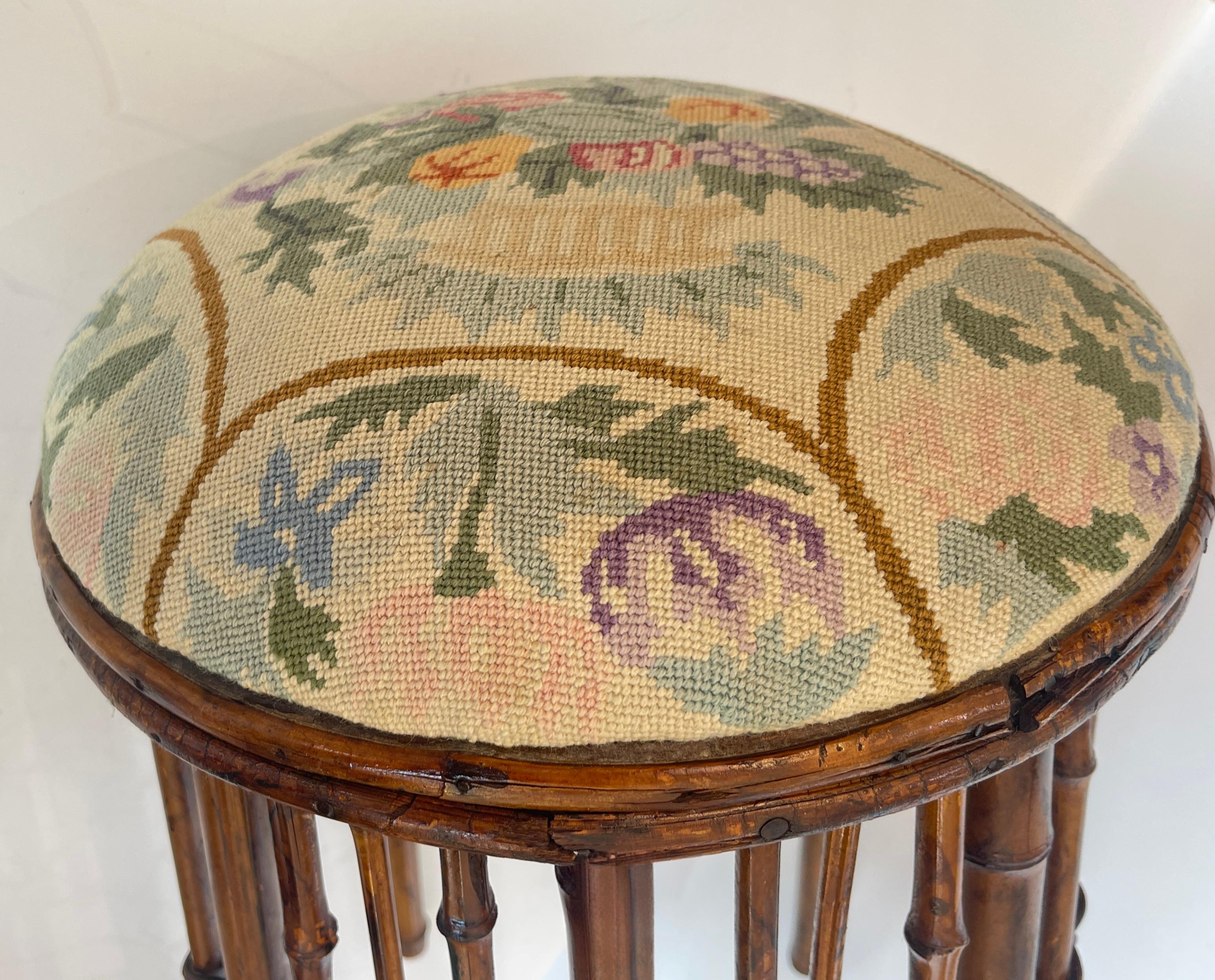 Fatto a mano Raro  Aesthetic Movement Bamboo &  Sgabello ad ago Fine 19° secolo. C in vendita