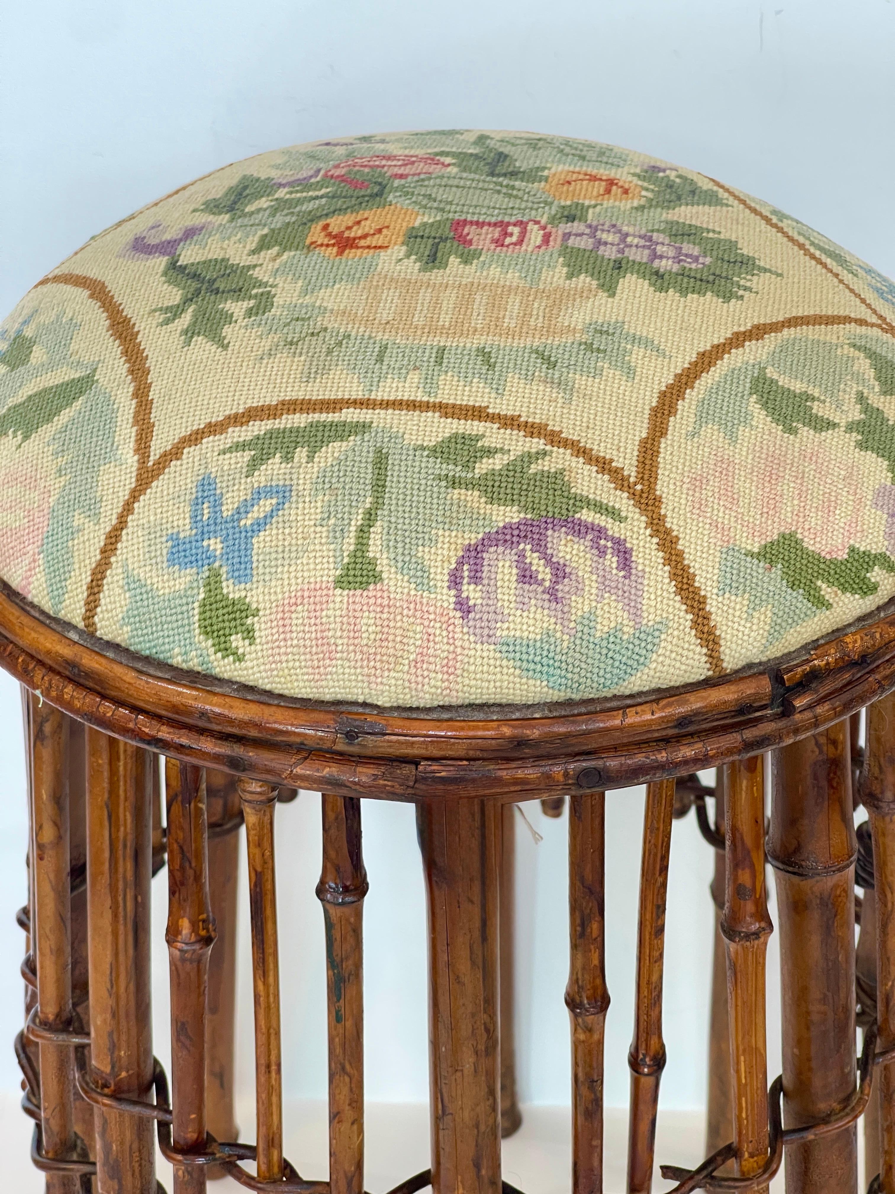 Fine XIX secolo Raro  Aesthetic Movement Bamboo &  Sgabello ad ago Fine 19° secolo. C in vendita