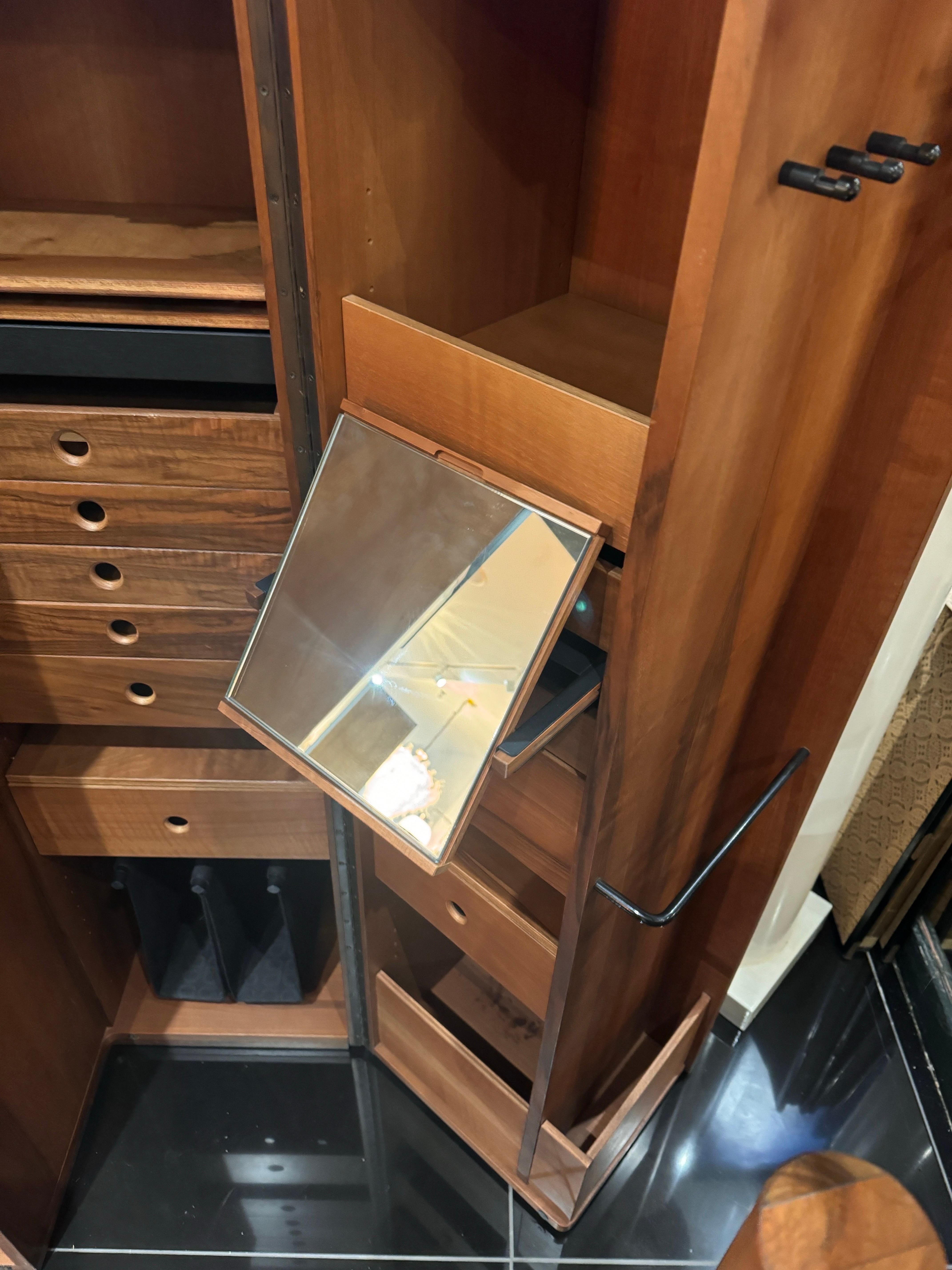 Hand-Crafted Rare Afra e Tobia Scarpa jewellery and accessories cabinet For Sale