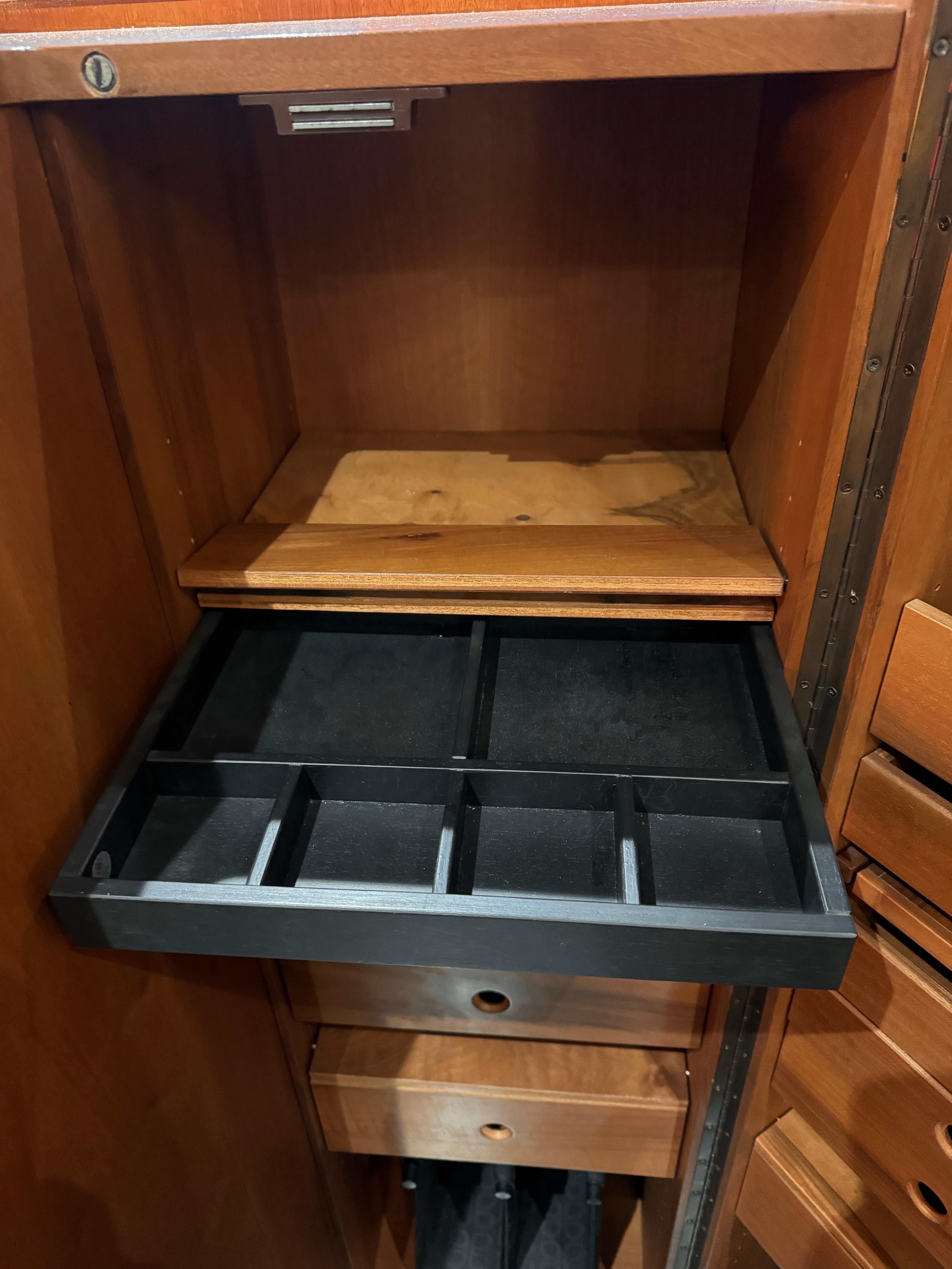 Late 20th Century Rare Afra e Tobia Scarpa jewellery and accessories cabinet For Sale