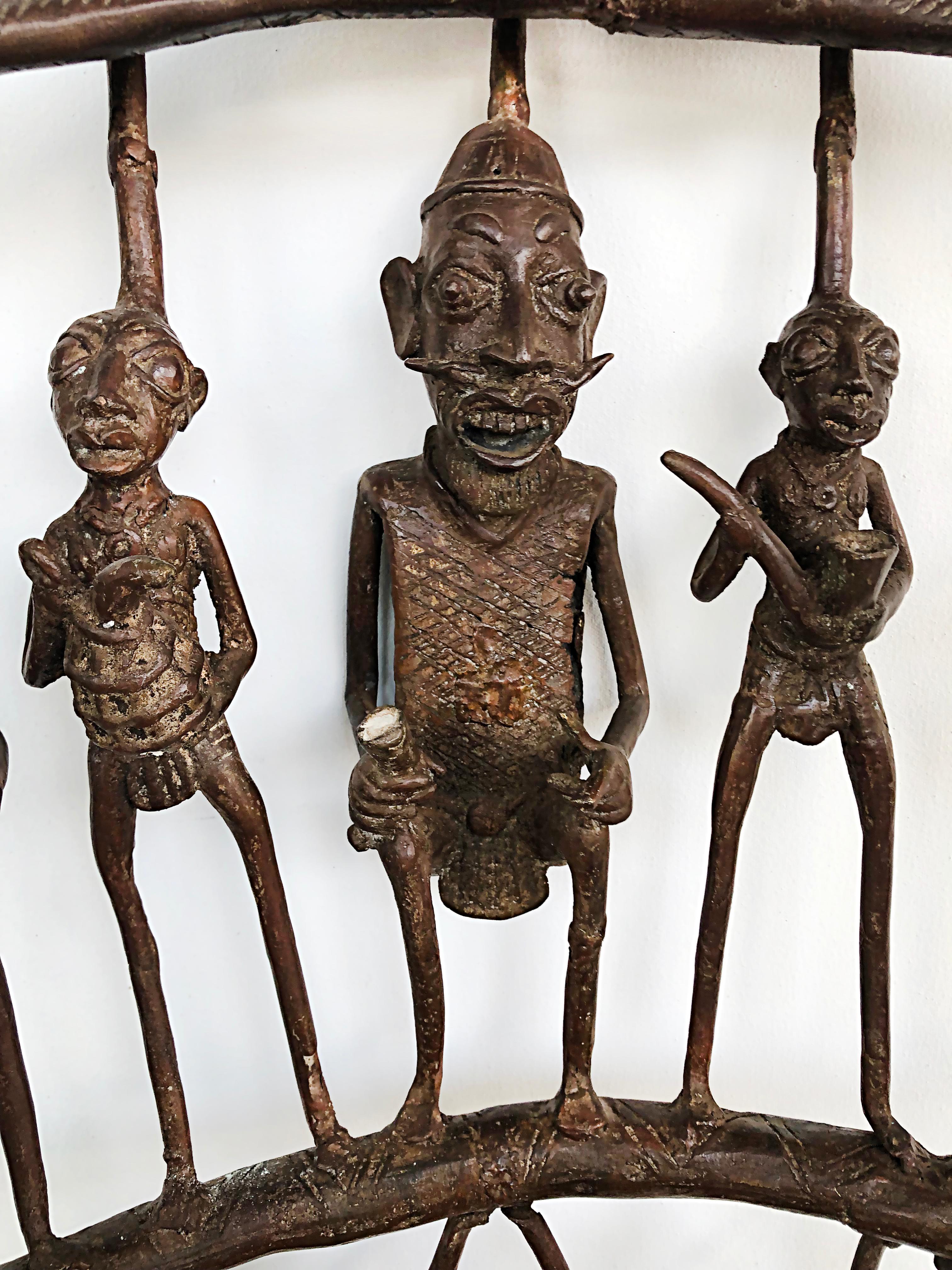 Seltener afrikanischer kameeischer figurativer Thronsessel aus Bronze, 20. Jahrhundert im Angebot 7
