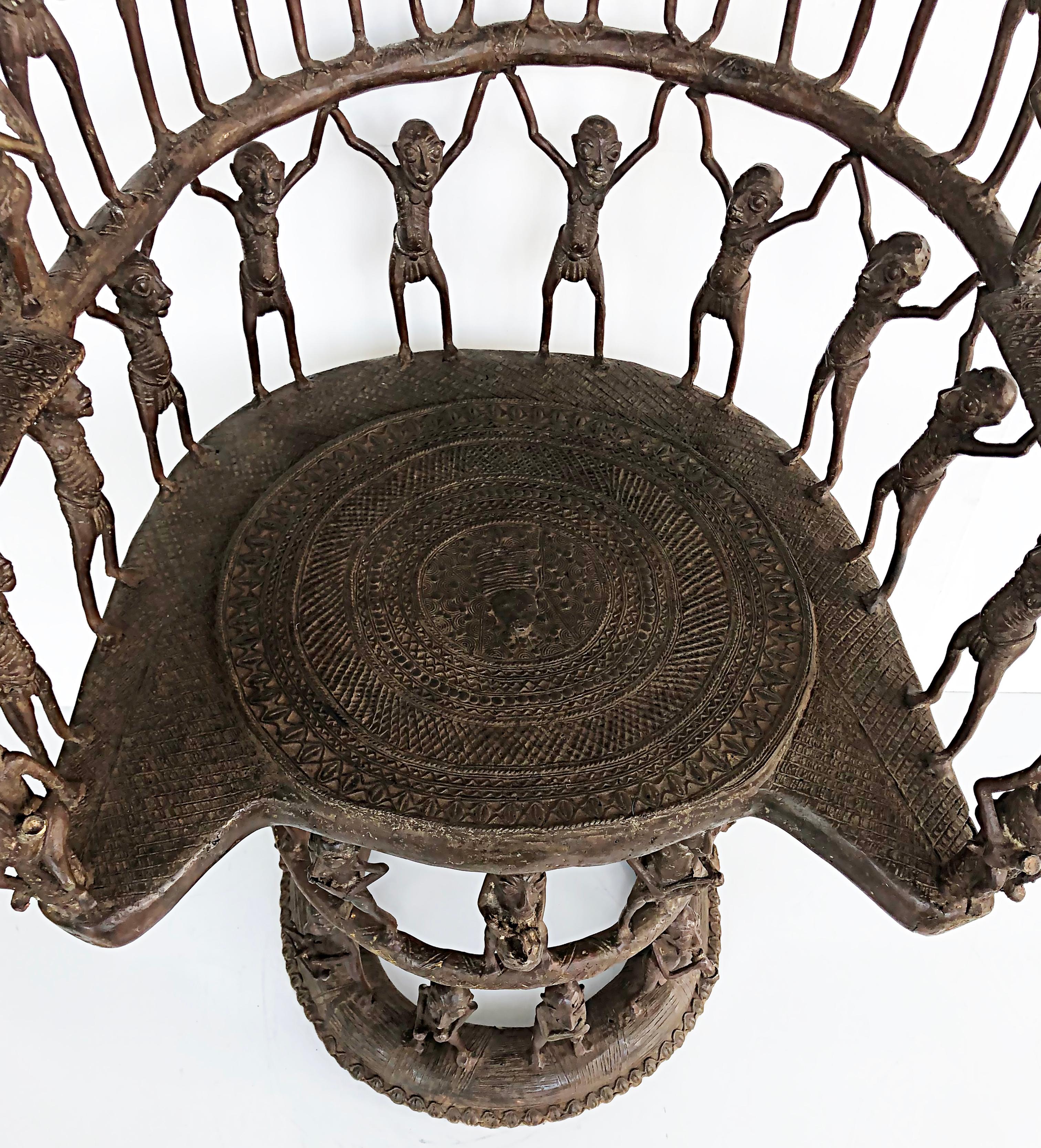 Seltener afrikanischer kameeischer figurativer Thronsessel aus Bronze, 20. Jahrhundert im Angebot 10