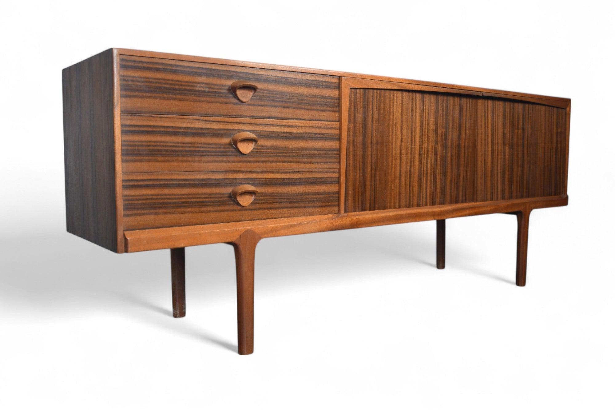 Rare a.h. Crédence McIntosh Mid Century en noyer en vente 3