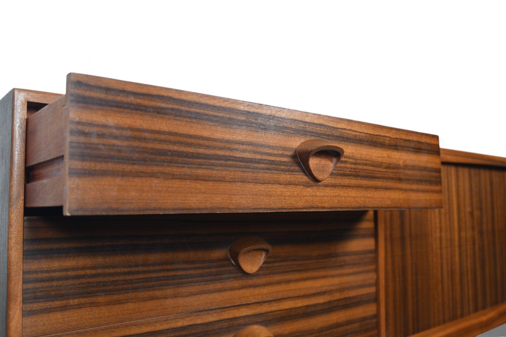 Rare a.h. Crédence McIntosh Mid Century en noyer en vente 4
