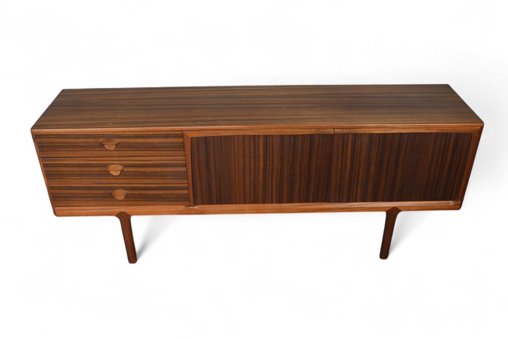 Mid-Century Modern Rare a.h. Crédence McIntosh Mid Century en noyer en vente