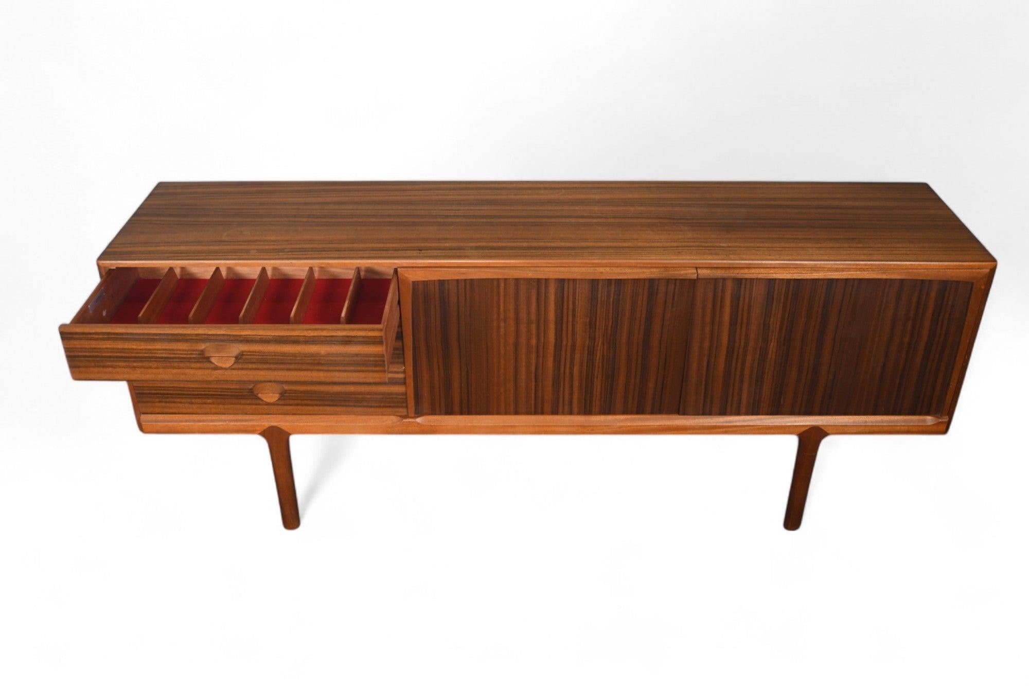 20ième siècle Rare a.h. Crédence McIntosh Mid Century en noyer en vente