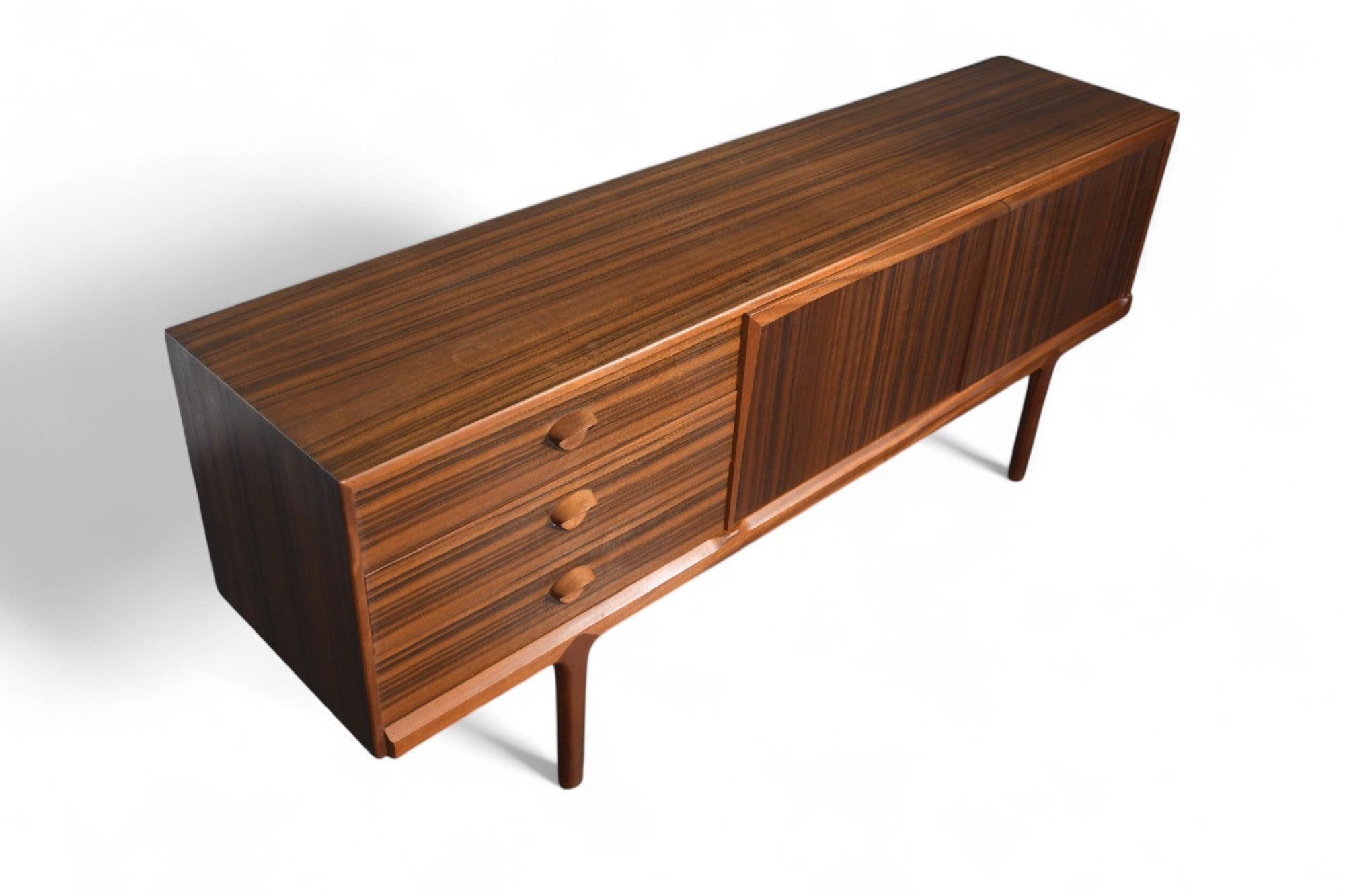 Rare a.h. Crédence McIntosh Mid Century en noyer en vente 2