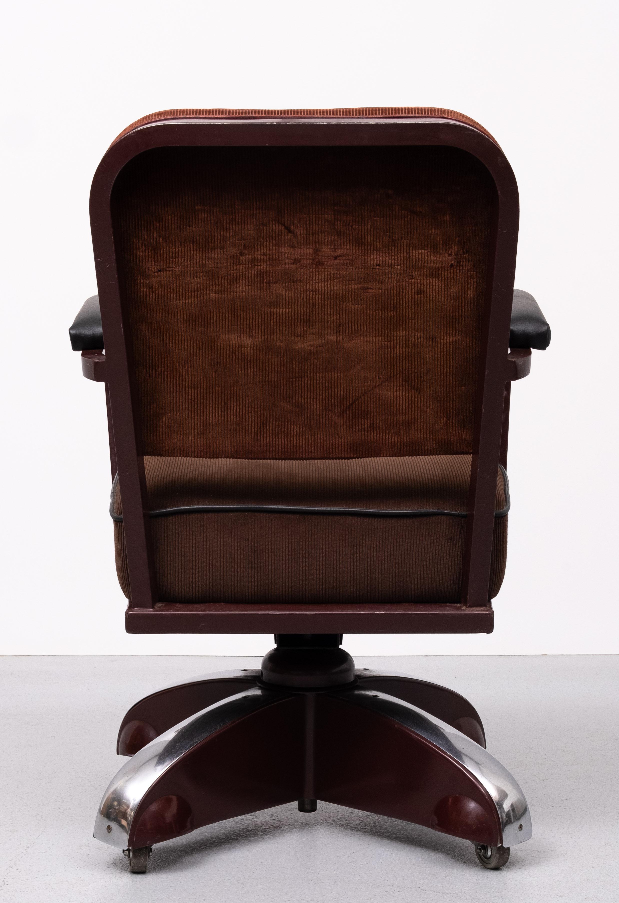 Mid-20th Century Rare Ahrend de Cirkel Burgundy Swivel Rolling Office Chair  1930s  For Sale