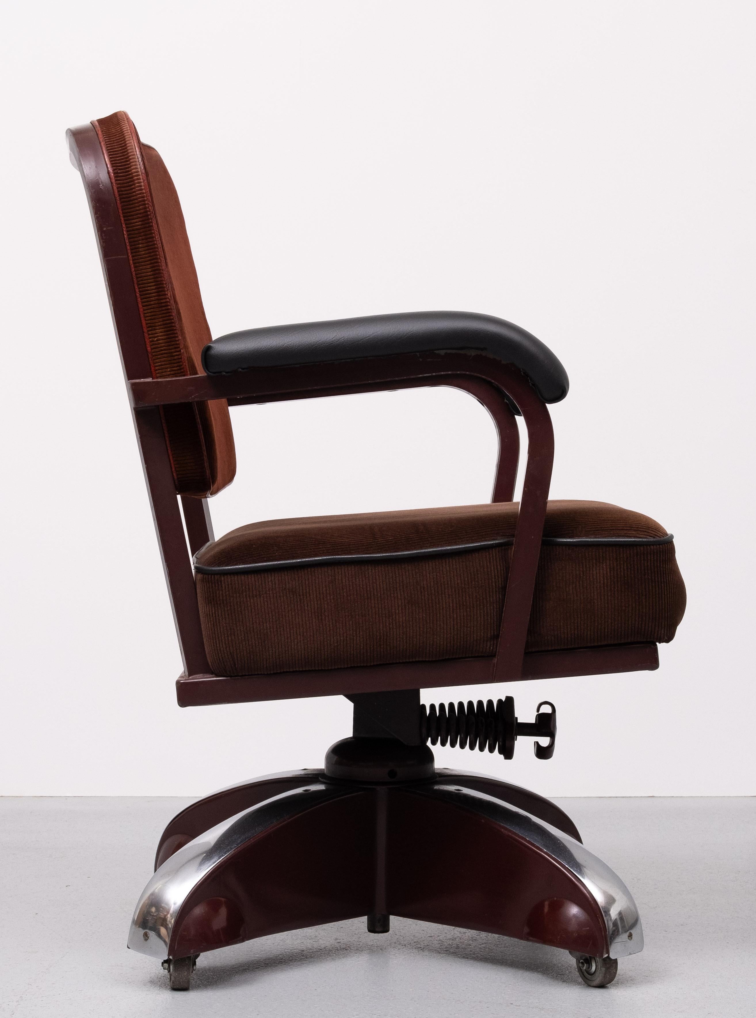 Metal Rare Ahrend de Cirkel Burgundy Swivel Rolling Office Chair  1930s  For Sale