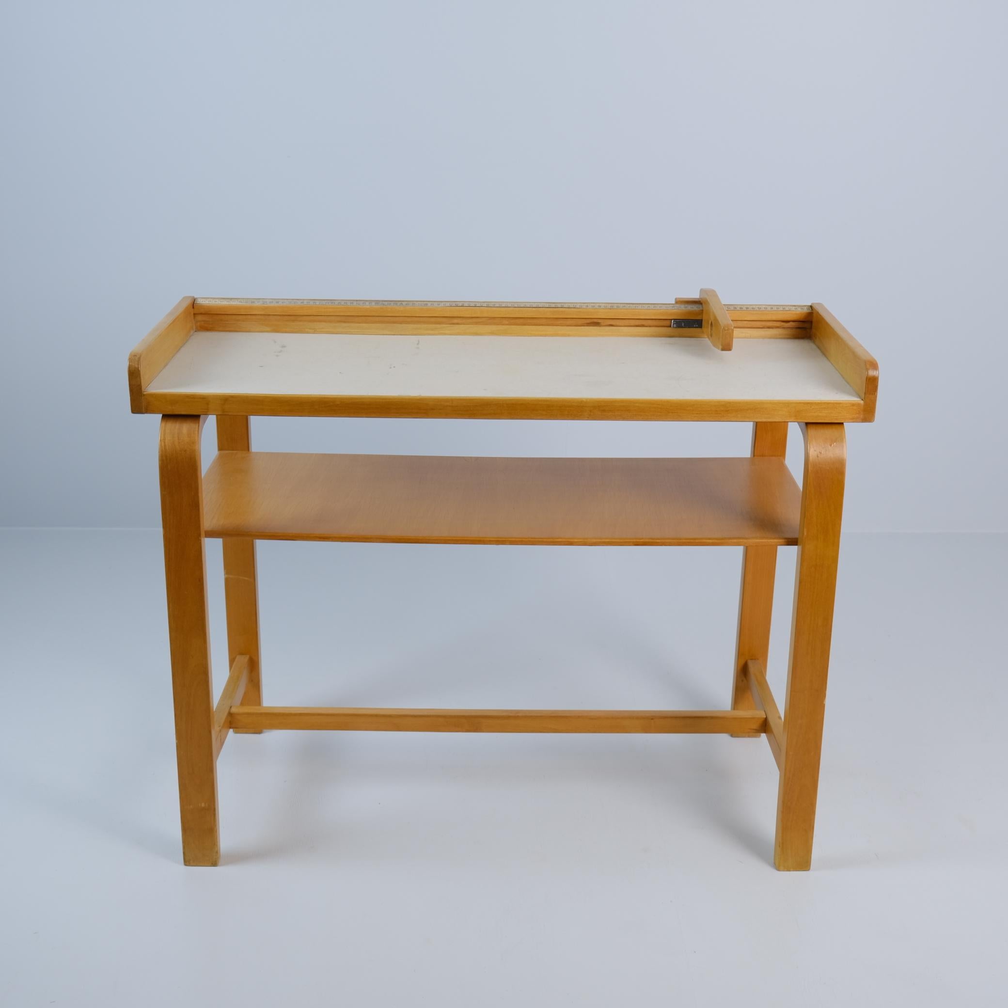 Seltener Aino Aalto Kindermesstisch aus Birke, Collector Item, Artek 1950er Jahre (Skandinavische Moderne) im Angebot