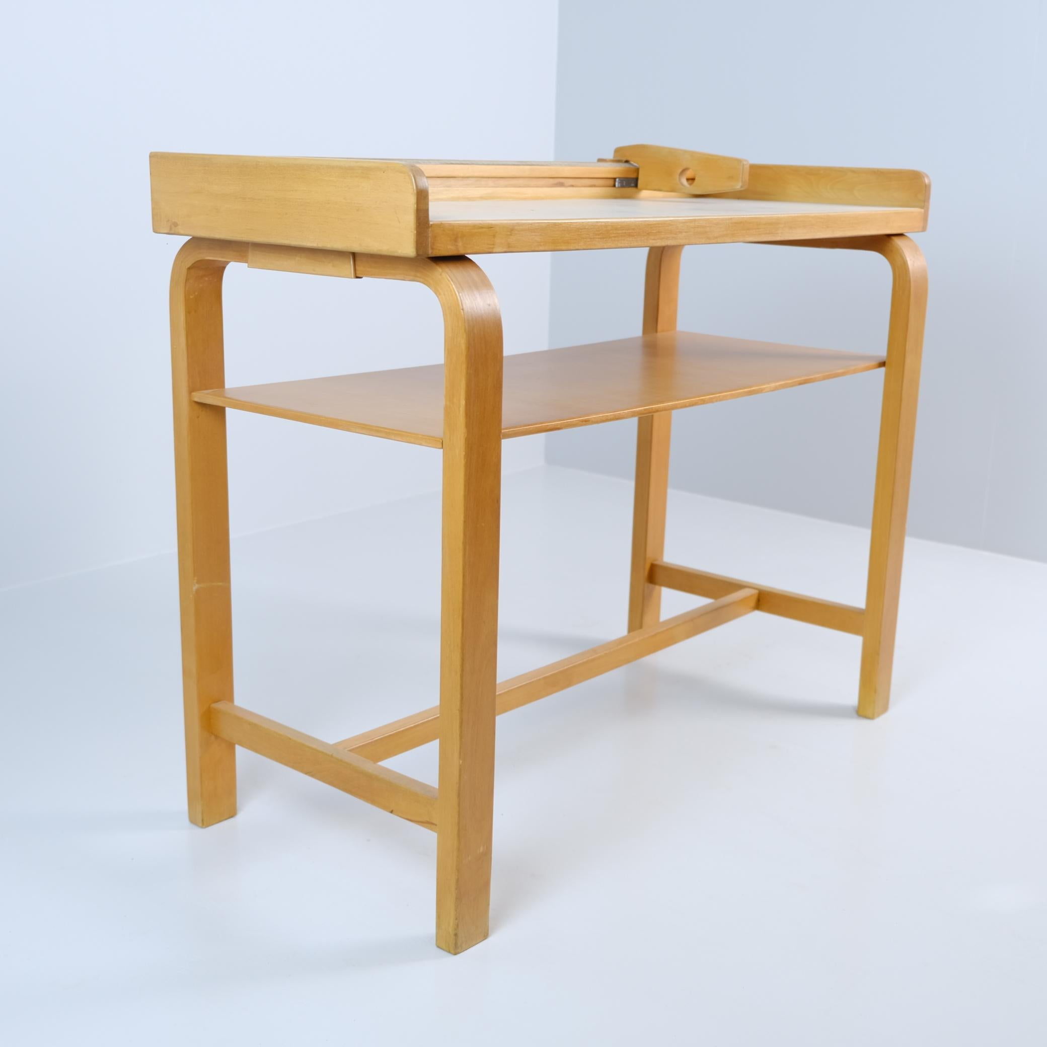Seltener Aino Aalto Kindermesstisch aus Birke, Collector Item, Artek 1950er Jahre (Finnisch) im Angebot