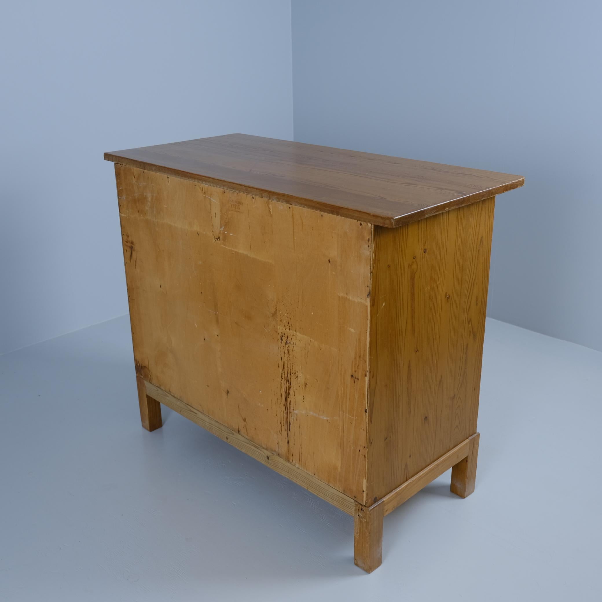 Raro Aino Aalto, mobile in pino massiccio con cassetti per Artek, anni '40 in vendita 4