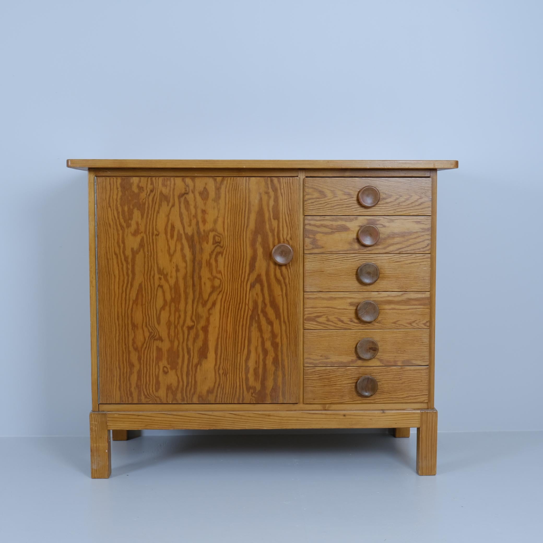 Scandinavo moderno Raro Aino Aalto, mobile in pino massiccio con cassetti per Artek, anni '40 in vendita