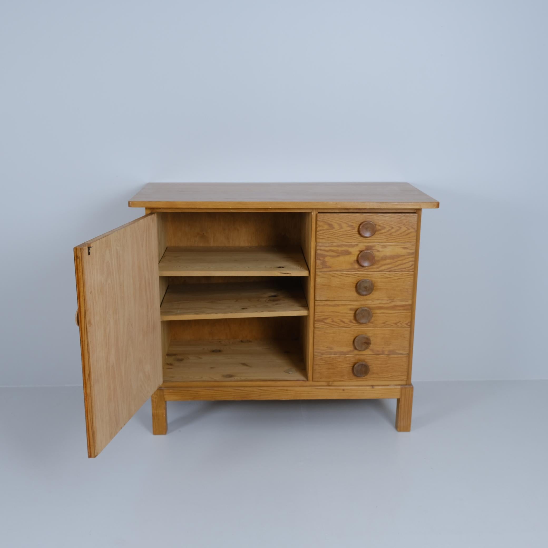 Raro Aino Aalto, mobile in pino massiccio con cassetti per Artek, anni '40 in vendita 1