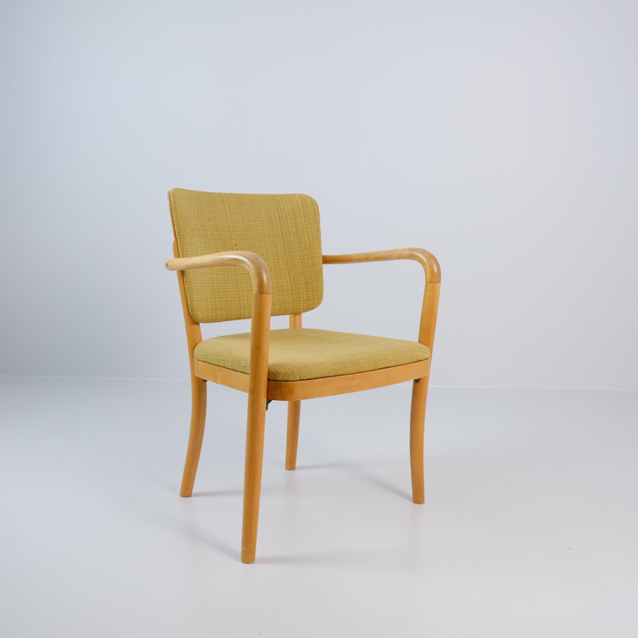 Une pièce d'histoire très rare datant de la fin des années 1930 et du début des années 1940. Le fauteuil qu'Alvar Aalto a conçu pour la section restaurant de l'exposition universelle de New York en 1939. La chaise a été produite pendant une courte