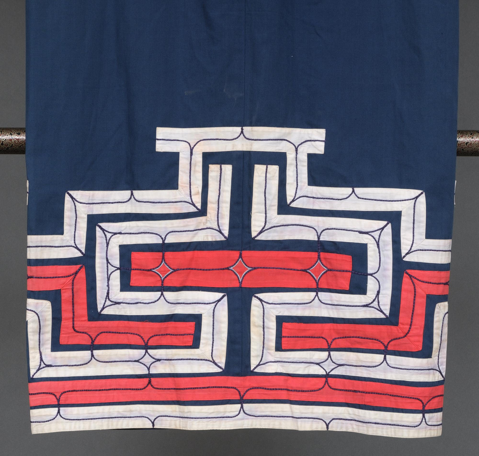 Rare Ainu Navy Cotton Robe Featuring Wide Appliquéd Geometric Bands, Japan In Good Condition For Sale In Amsterdam, NL