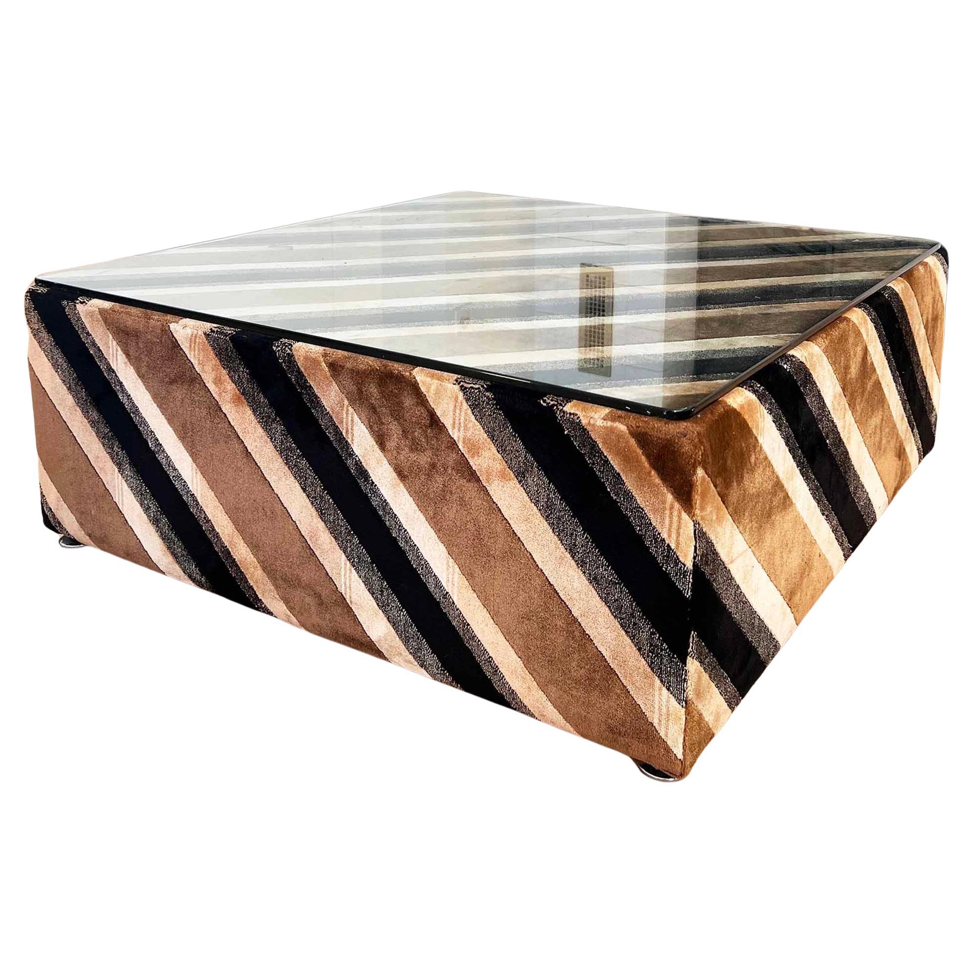 SELTEN Alberto Rosselli Geometrischer Couchtisch/Cocktailtisch aus Samt Saporiti Italien 70er Jahre