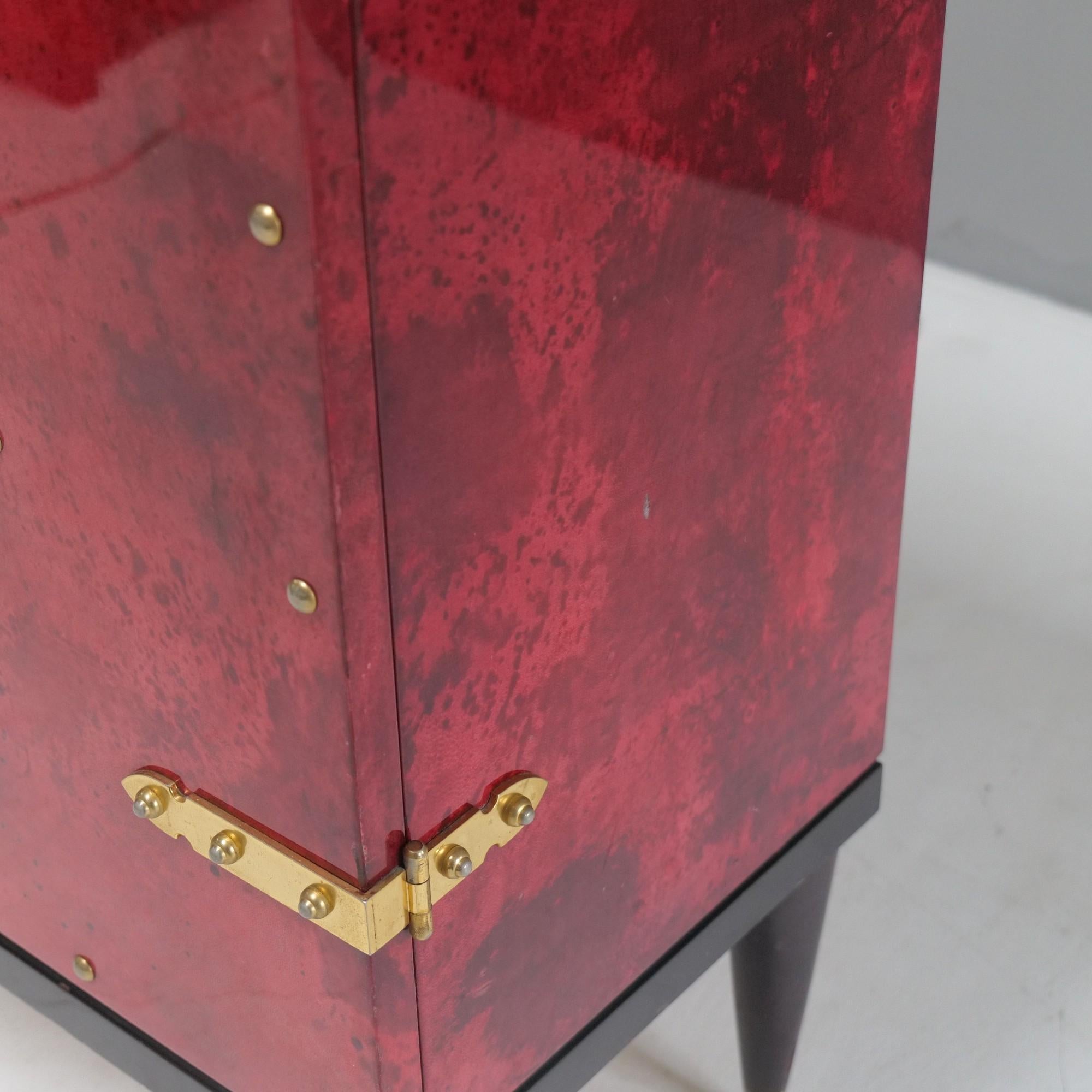 Raro mueble bar Aldo Tura con Parchemin rojo Italiano en venta