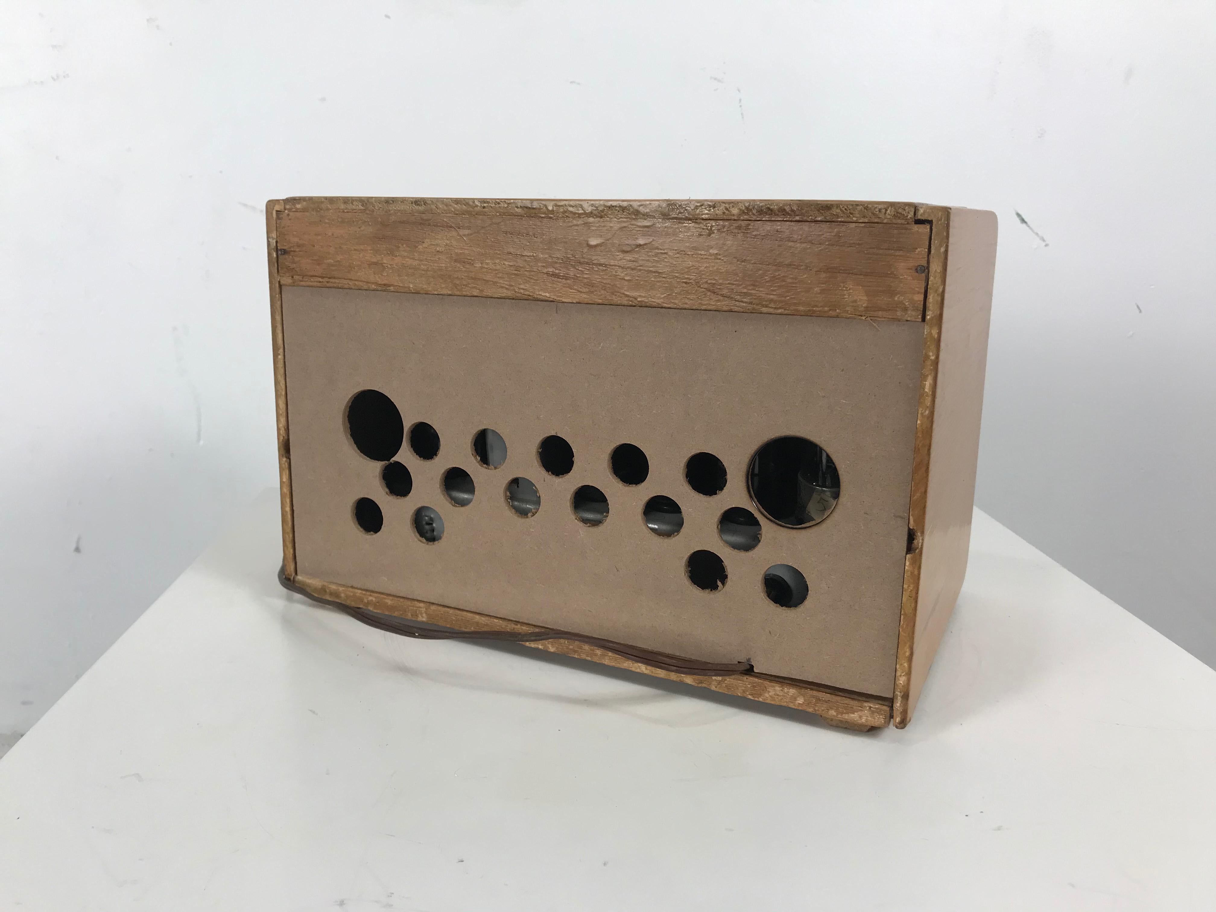 Laiton Rare radio Detrola d'Alexander Girard:: circa 1946:: Moderniste en vente