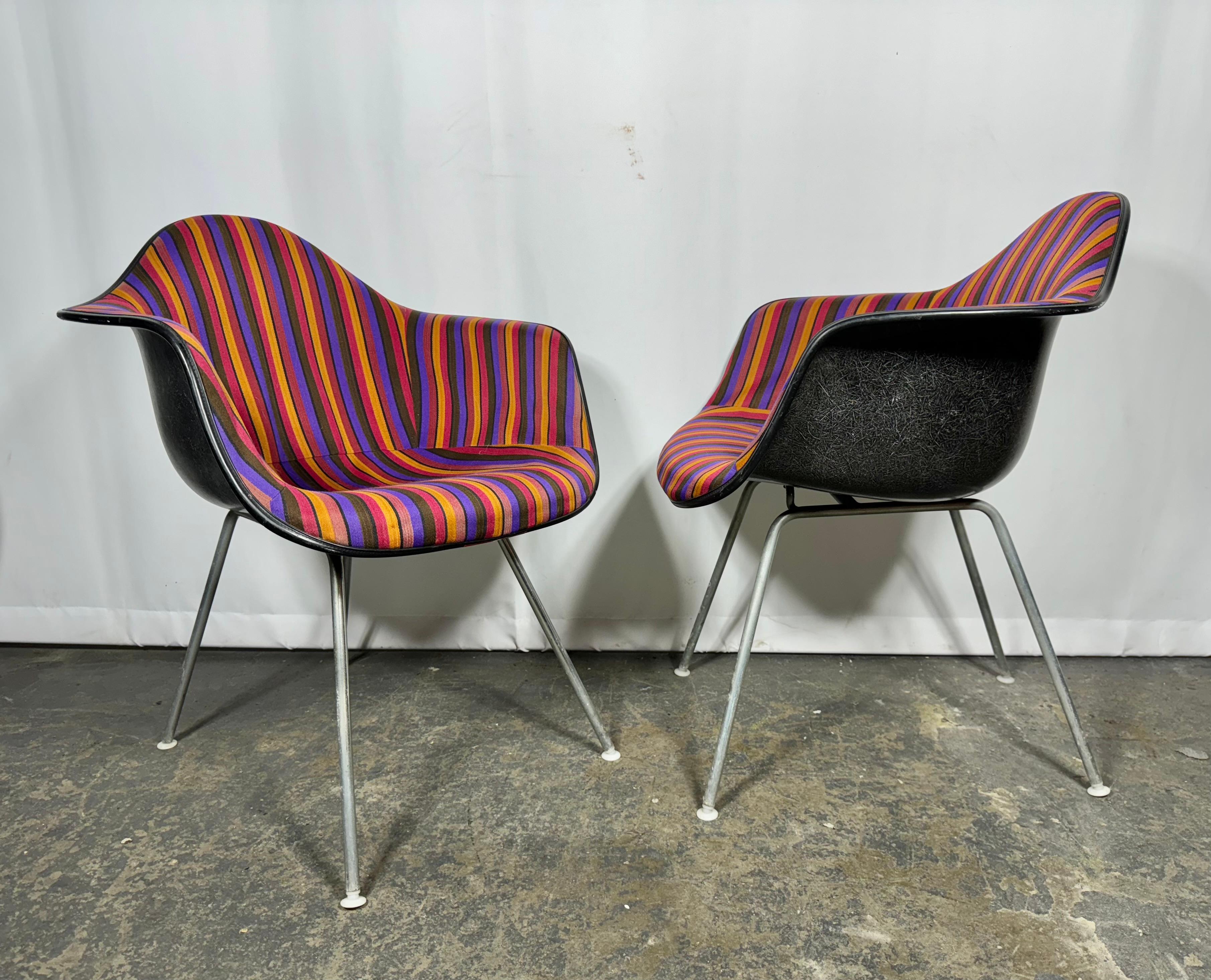 Rare Alexander Girard Fabric Herman Miller Eames Black Fiberglass Arm Shell In Good Condition For Sale In Buffalo, NY