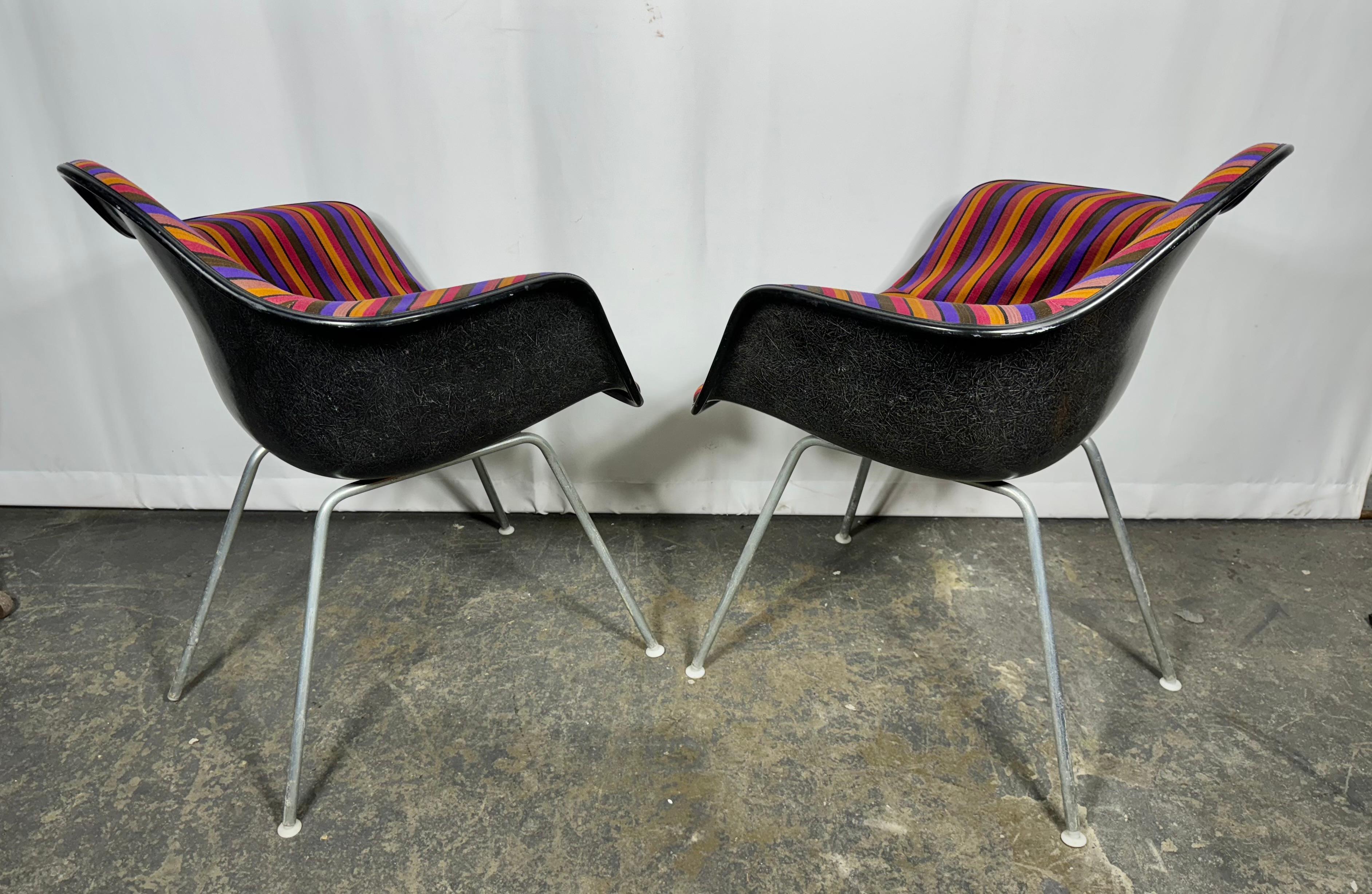 Rare Alexander Girard Fabric Herman Miller Eames Black Fiberglass Arm Shell For Sale 1