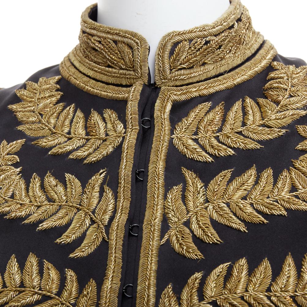 rare ALEXANDER MCQUEEN 2011 Runway black gold foliage embroidery crop military jacket IT38 XS
Reference: MAEA/A00008
Brand: Alexander McQueen
Designer: Sarah Burton
Collection: Spring Summer 2011 Look 10 - Runway
Material: Silk
Color: Black,