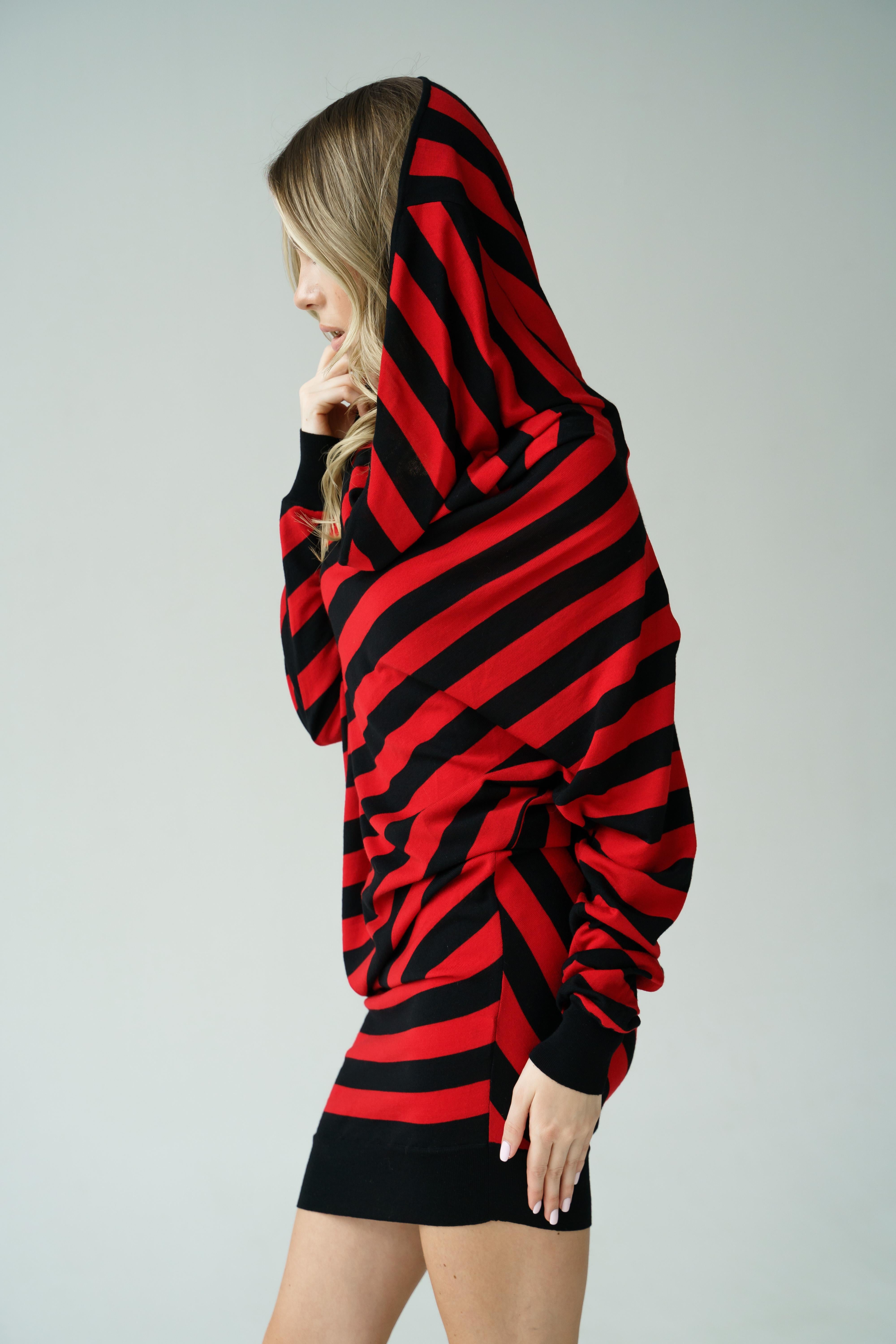 A/I 2009 / 2010 Alexander McQueen vestito in lana asimmetrico rosso/nero Rihanna in vendita 4