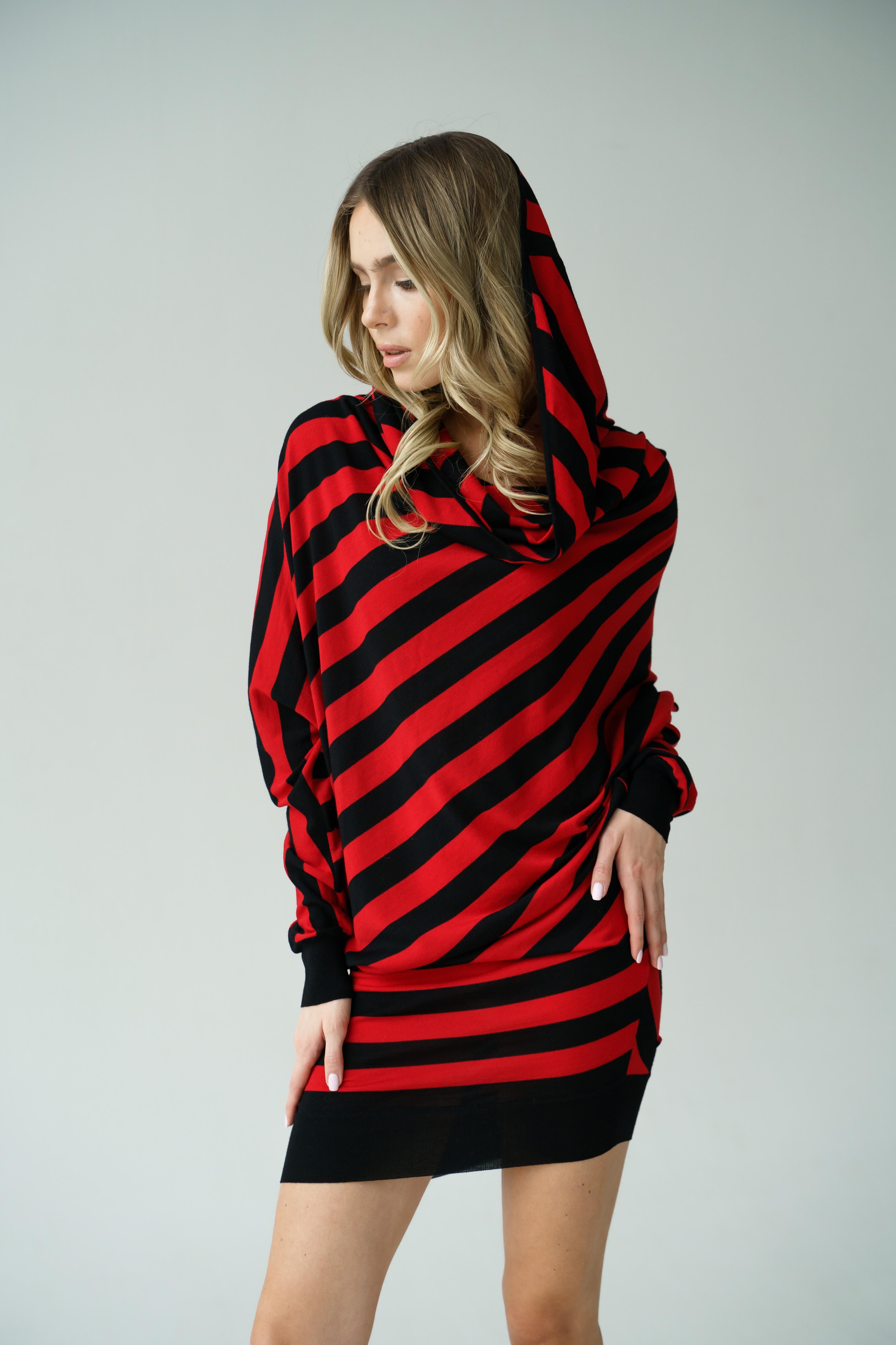 A/I 2009 / 2010 Alexander McQueen vestito in lana asimmetrico rosso/nero Rihanna in vendita 5