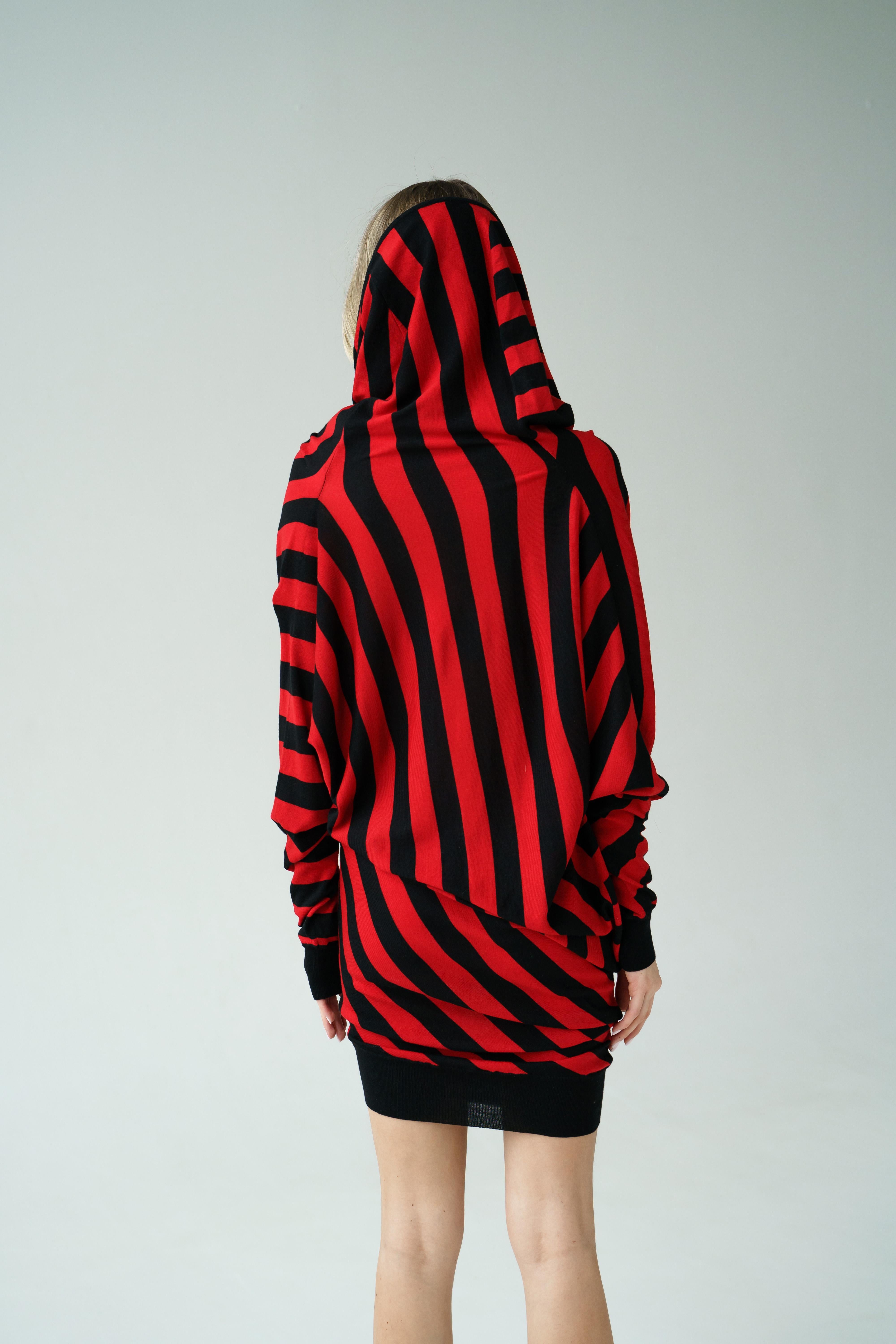 A/I 2009 / 2010 Alexander McQueen vestito in lana asimmetrico rosso/nero Rihanna in vendita 6
