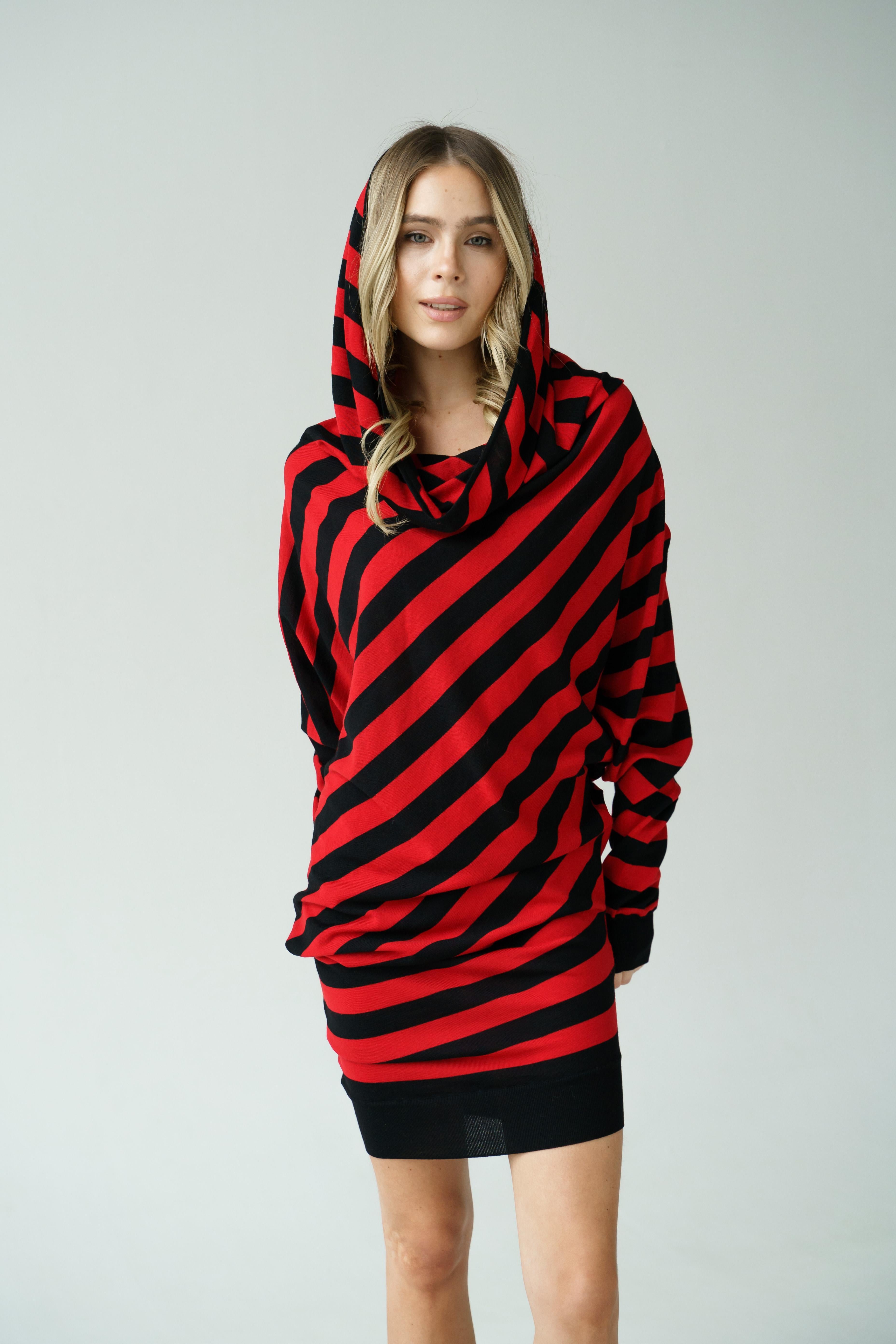 A/I 2009 / 2010 Alexander McQueen vestito in lana asimmetrico rosso/nero Rihanna in vendita 7