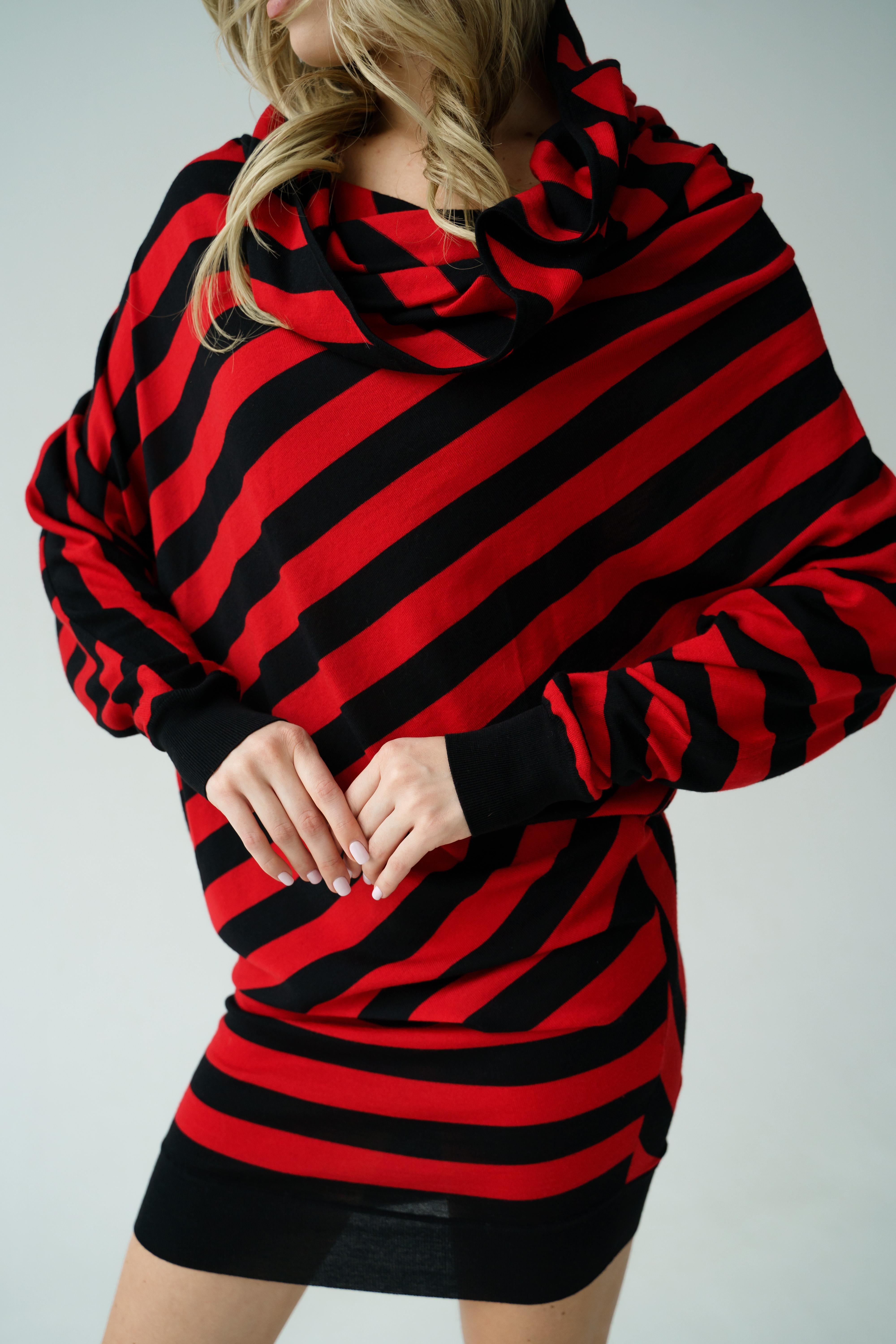 A/I 2009 / 2010 Alexander McQueen vestito in lana asimmetrico rosso/nero Rihanna in vendita 9