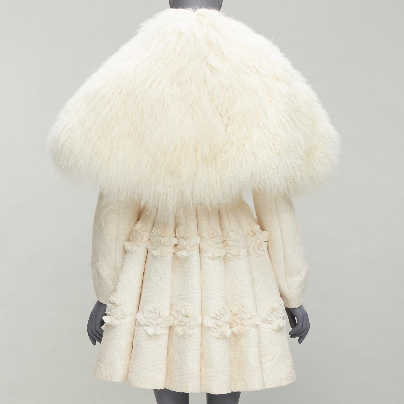 rare ALEXANDER MCQUEEN Sarah Burton 2012 Runway shearling coat dress IT38 XS In Excellent Condition For Sale In Hong Kong, NT