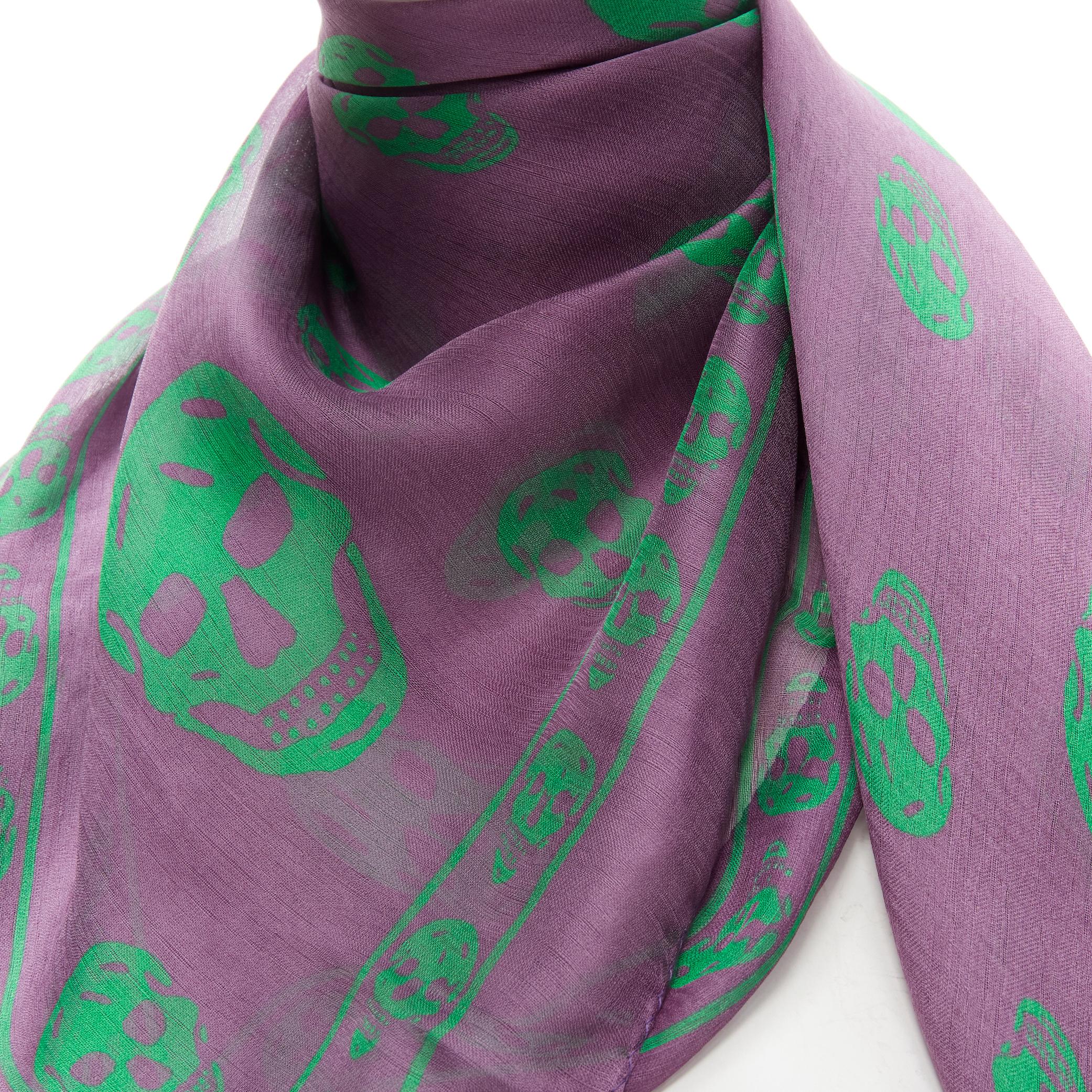 rare ALEXANDER MCQUEEN Signature skeleton skull purple green 100% silk scarf 
Reference: ANWU/A00583 
Brand: Alexander McQueen 
Material: Silk 
Color: Purple 
Pattern: Skull 
Made in: Italy 

CONDITION: 
Condition: Excellent, this item was pre-owned