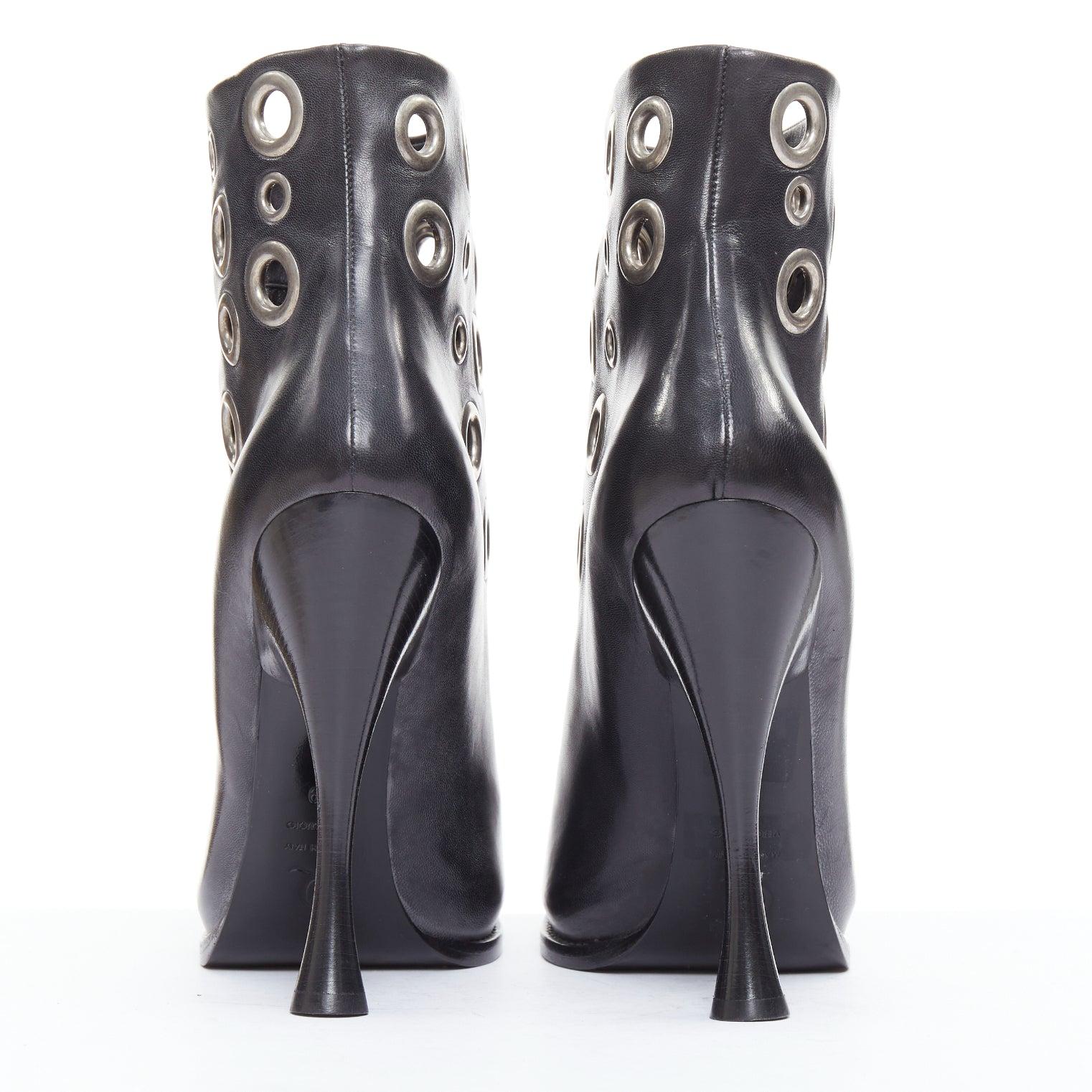 Donna raro Alexander McQueen nero con borchie e rocchetto pirata, stivaletti EU39 in vendita