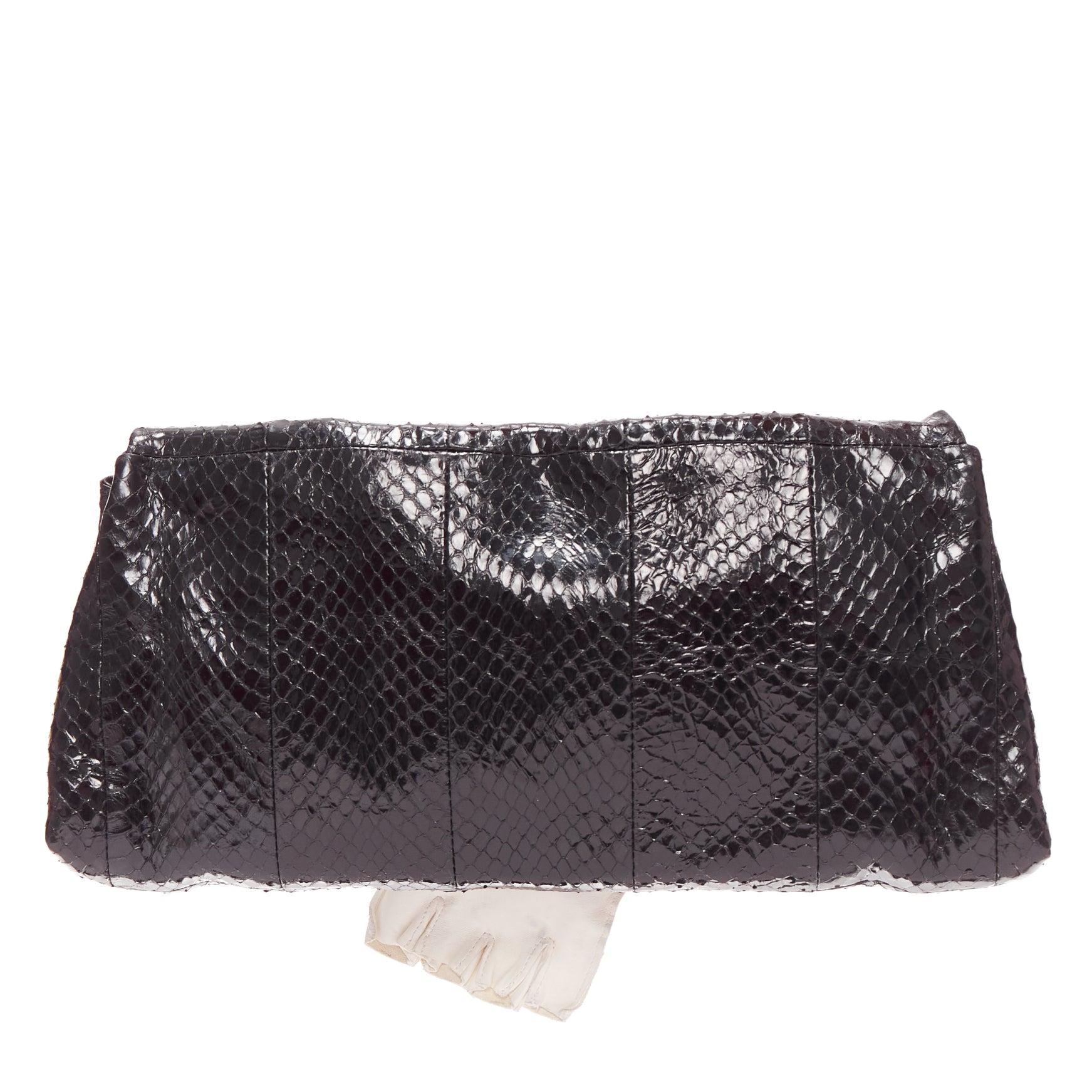 rare ALEXANDER MCQUEEN Thriller Faithful crystal glove scaled leather clutch bag In Good Condition In Hong Kong, NT