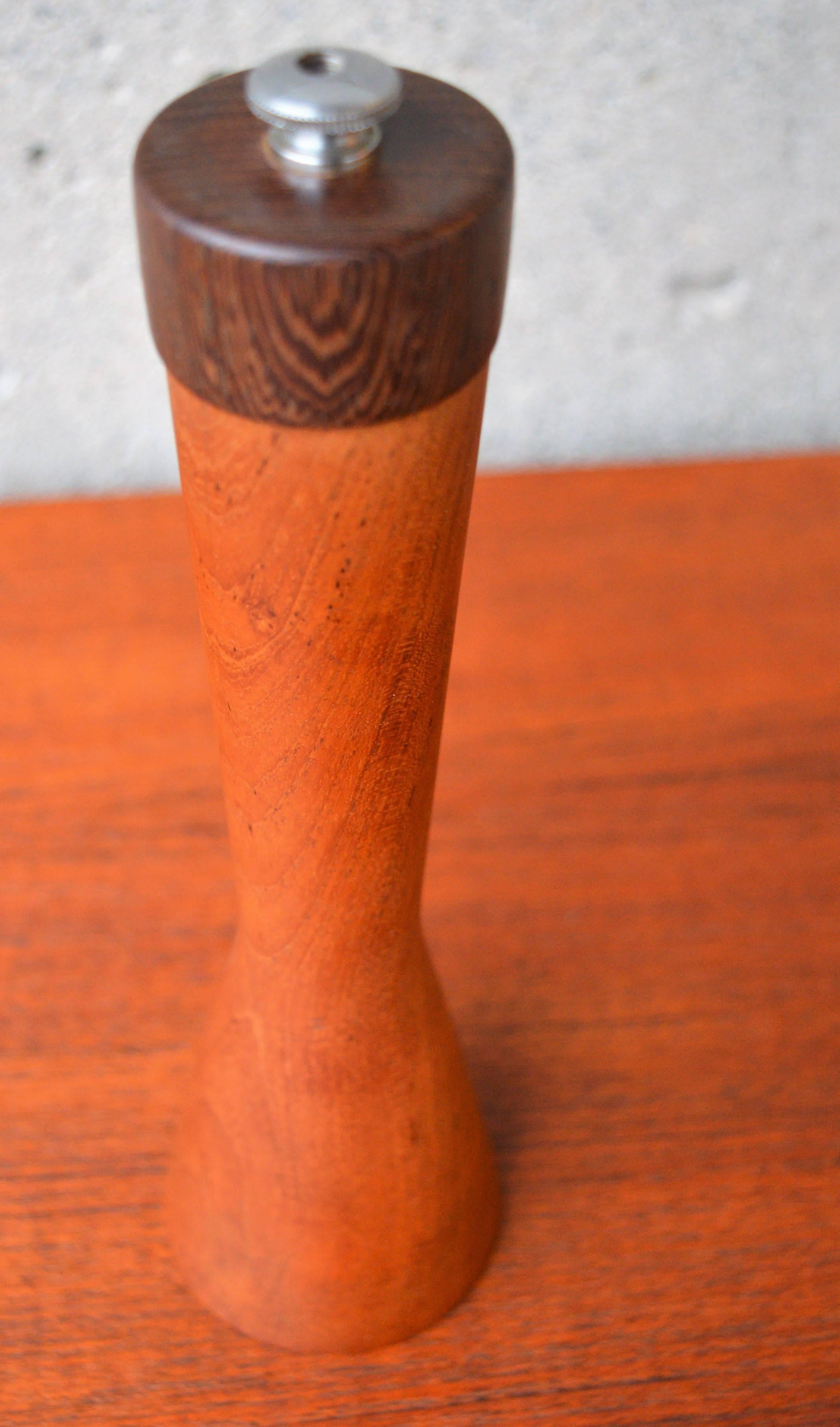 Rare Alf Hansen for P. Broste Teak & Zebrawood Pepper Mill with French Grinder In Excellent Condition In New Westminster, British Columbia