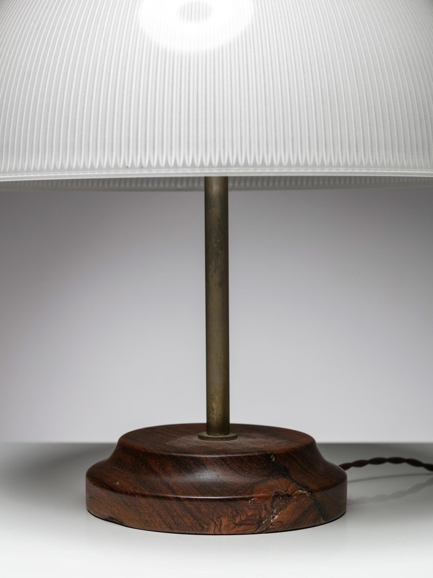 Laiton Rare lampe de bureau en verre Alfred, base en bois, par Mazza pour Artemide, Italie, années 1960 en vente