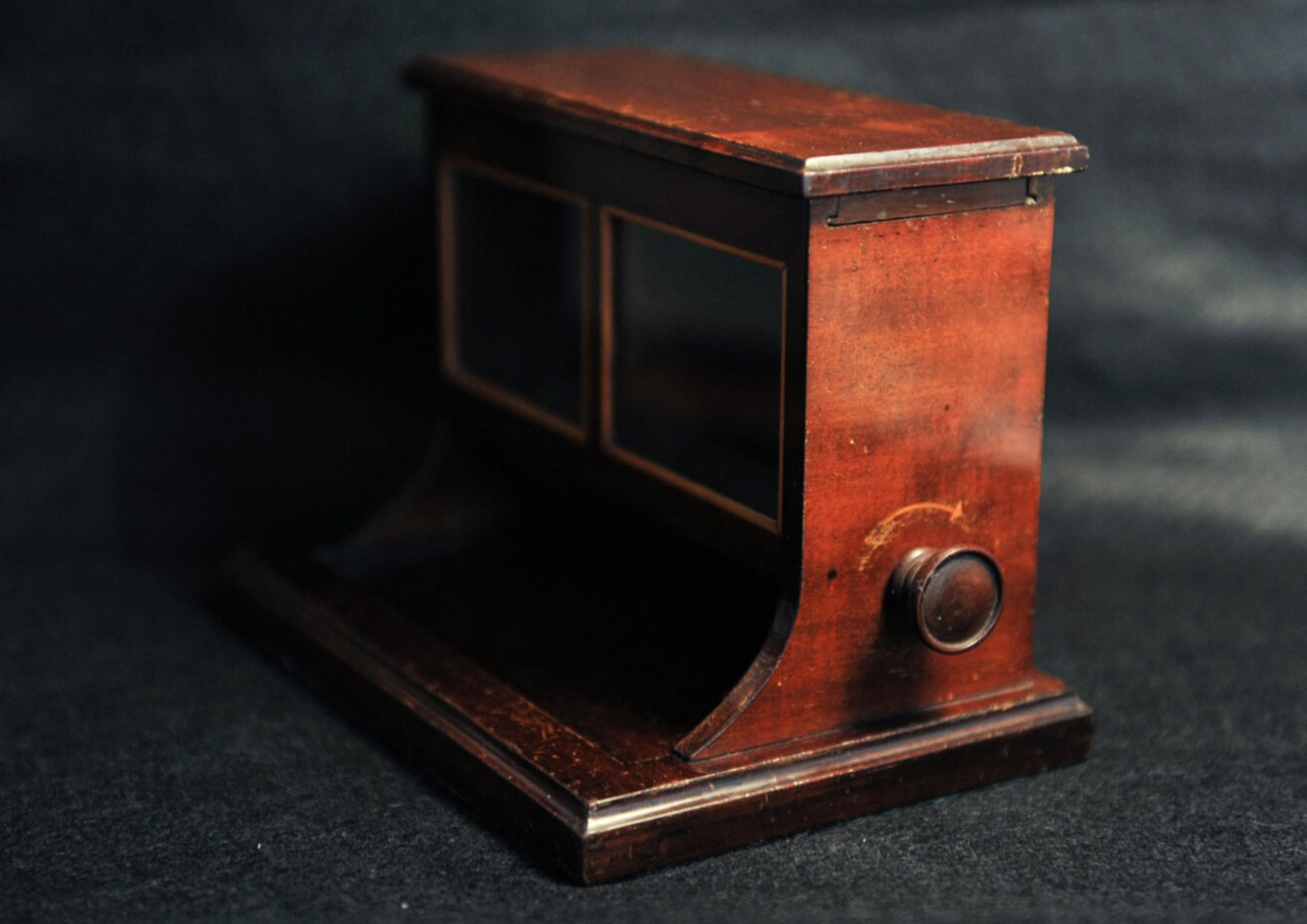 Seltener Alfred Dunhill-Zigarettenbecher aus Mahagoni und Glas – 1920er Jahre  2