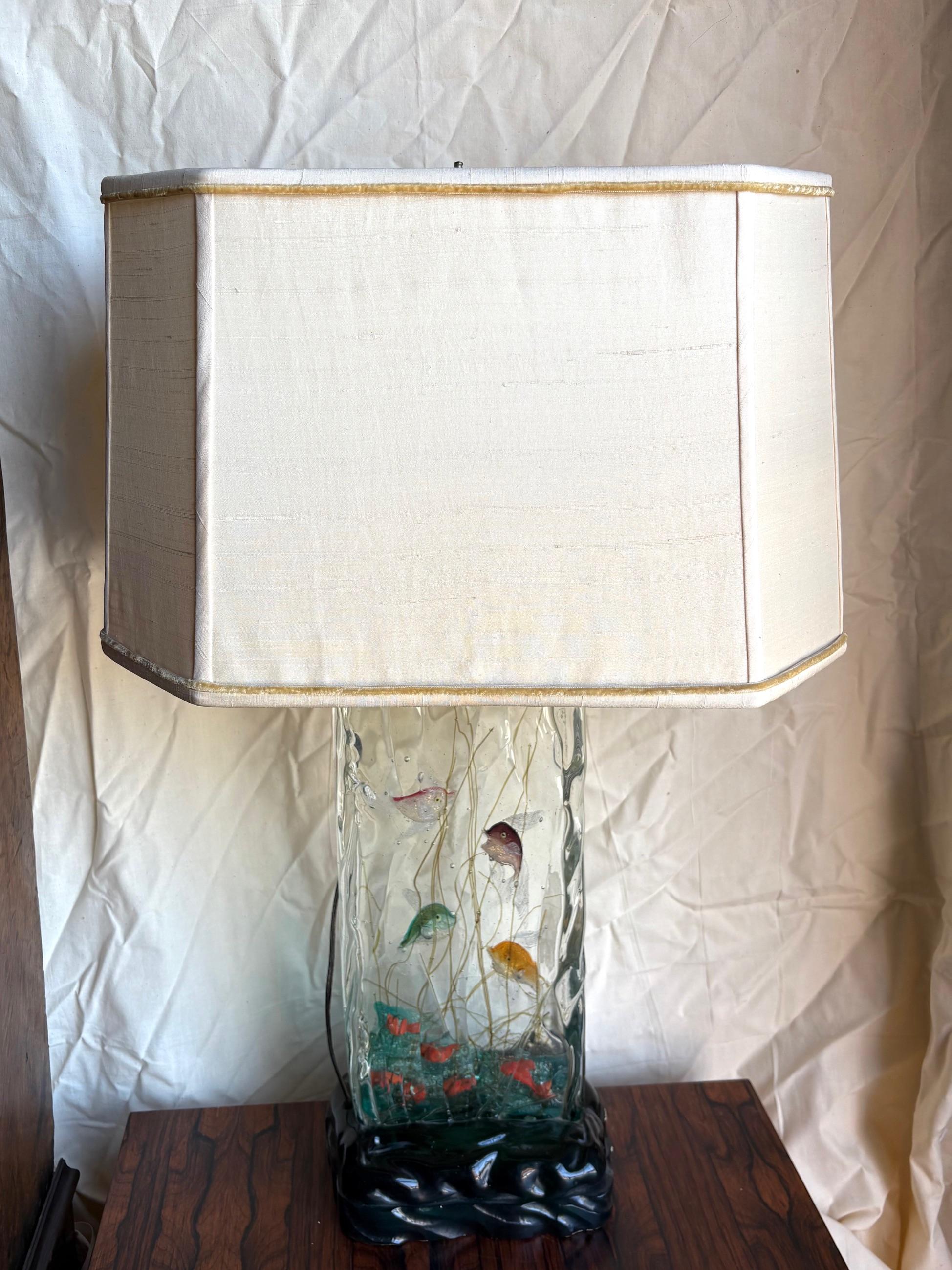 Rare Alfredo Barbini aquario lamp for Cenedese resting on a later wooden base with back light
