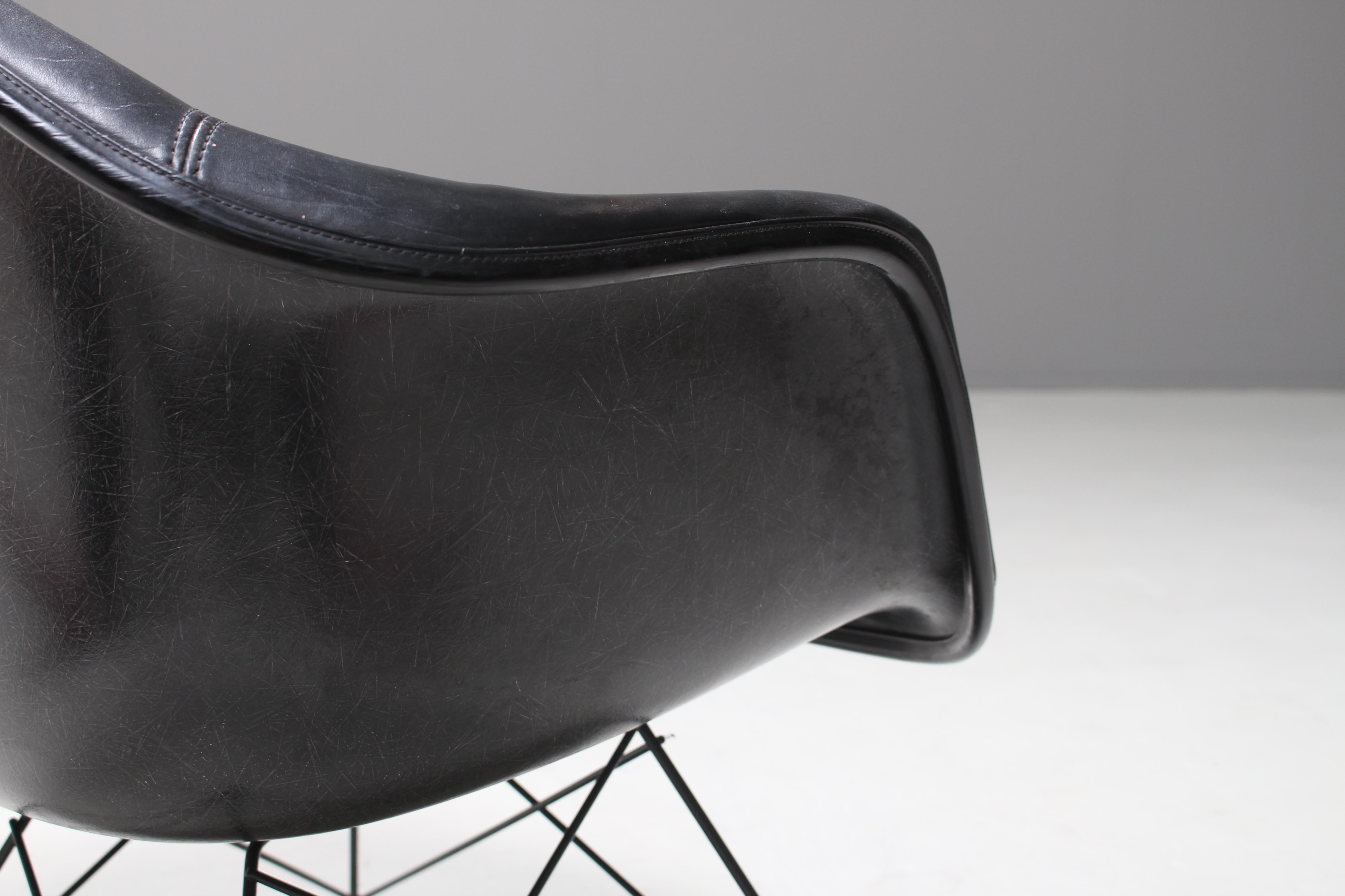 Rare All Black Charles and Ray Eames Cats and Cradle Armchair by Herman Miller In Good Condition For Sale In Winterswijk, NL