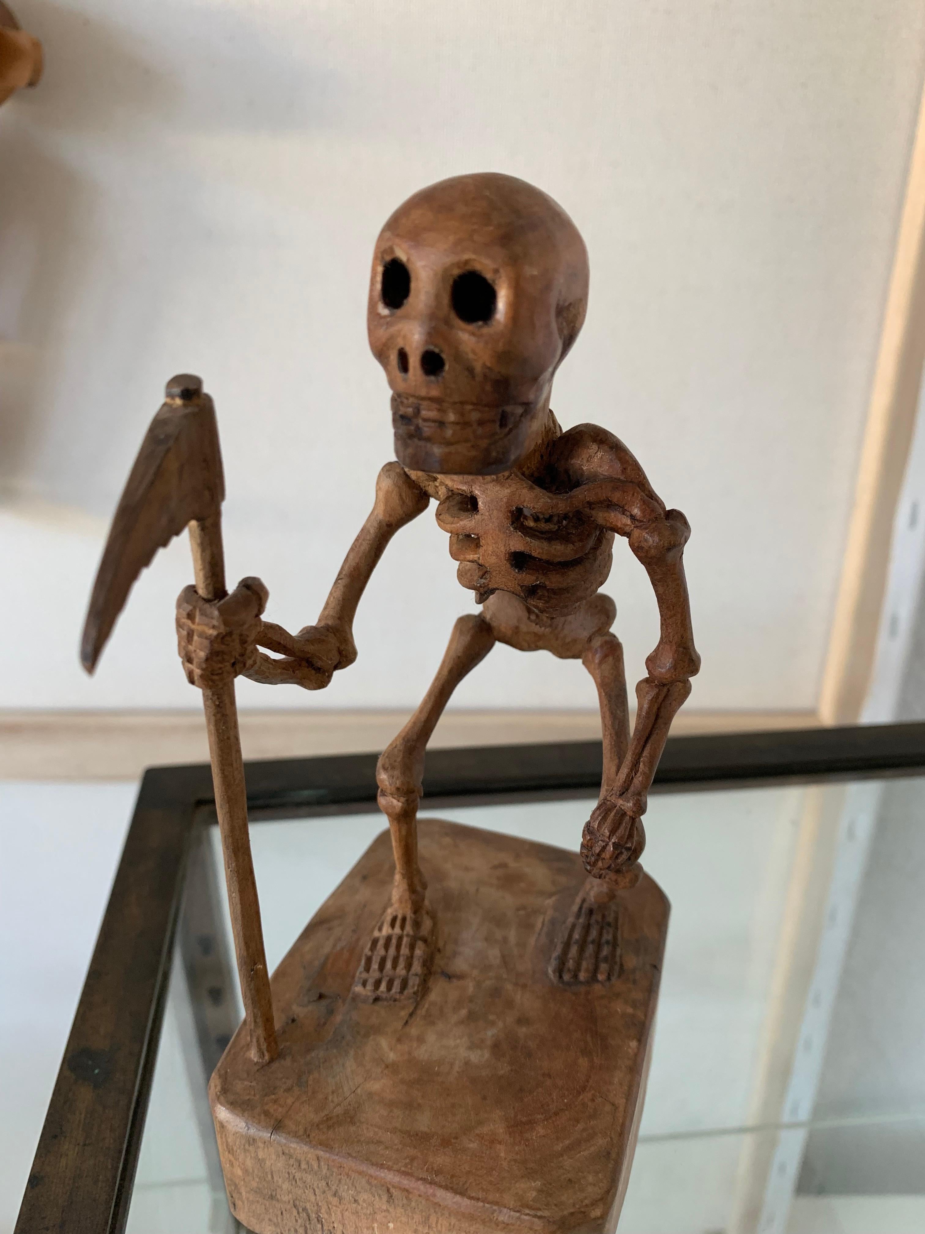 Rare & All Hand Carved Wooden Folk Art Miniature Grim Reaper Skeleton Sculpture In Excellent Condition In Lisse, NL