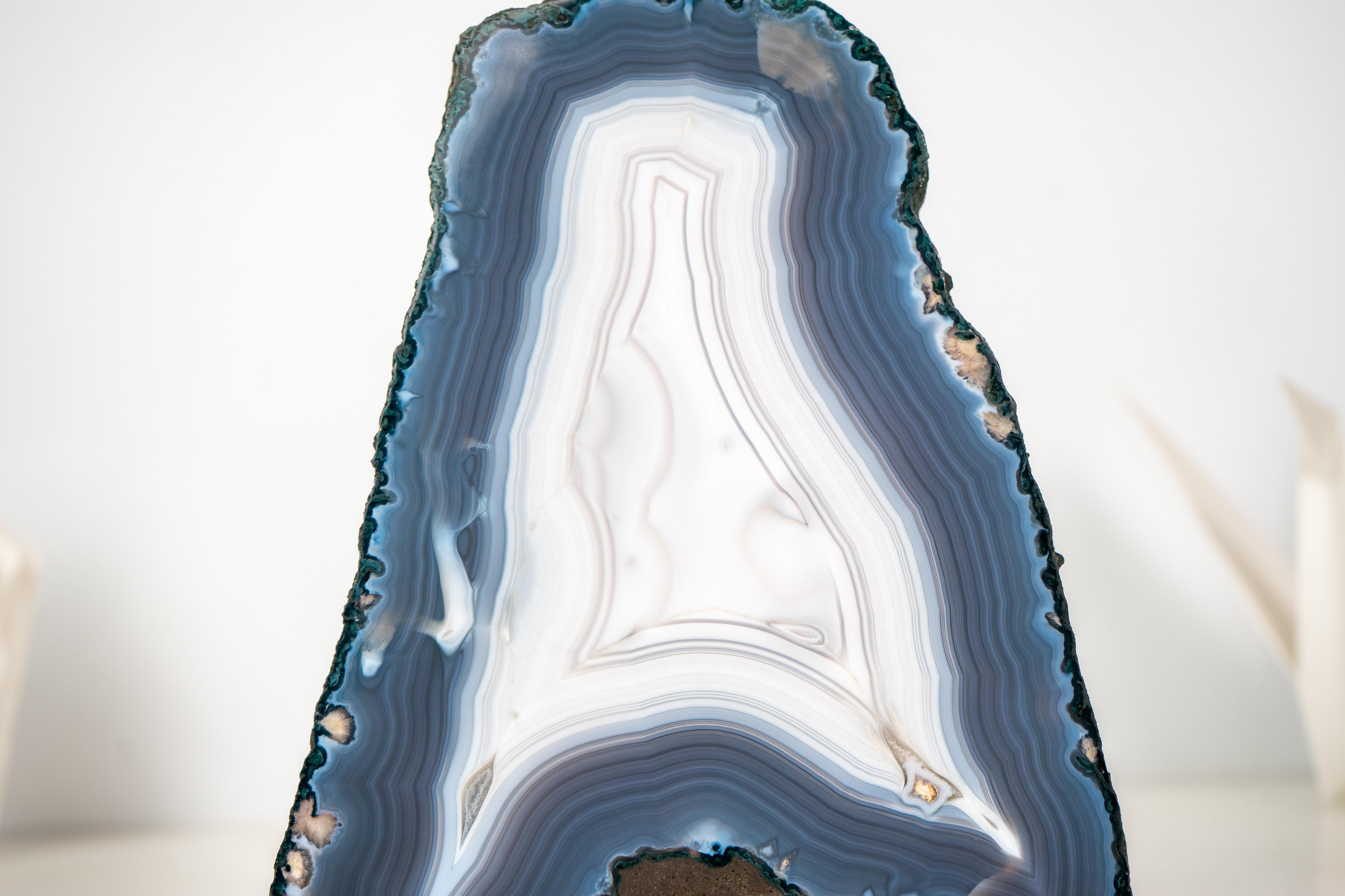 Collector��’s Blue & White Lace Agate Geode – Rare Banded Formation with Naturally Drawn Blue and White Layers

▫️ Description

An artwork painted by nature over millions of years, this rare Agate Geode showcases delicate laces of agate that formed