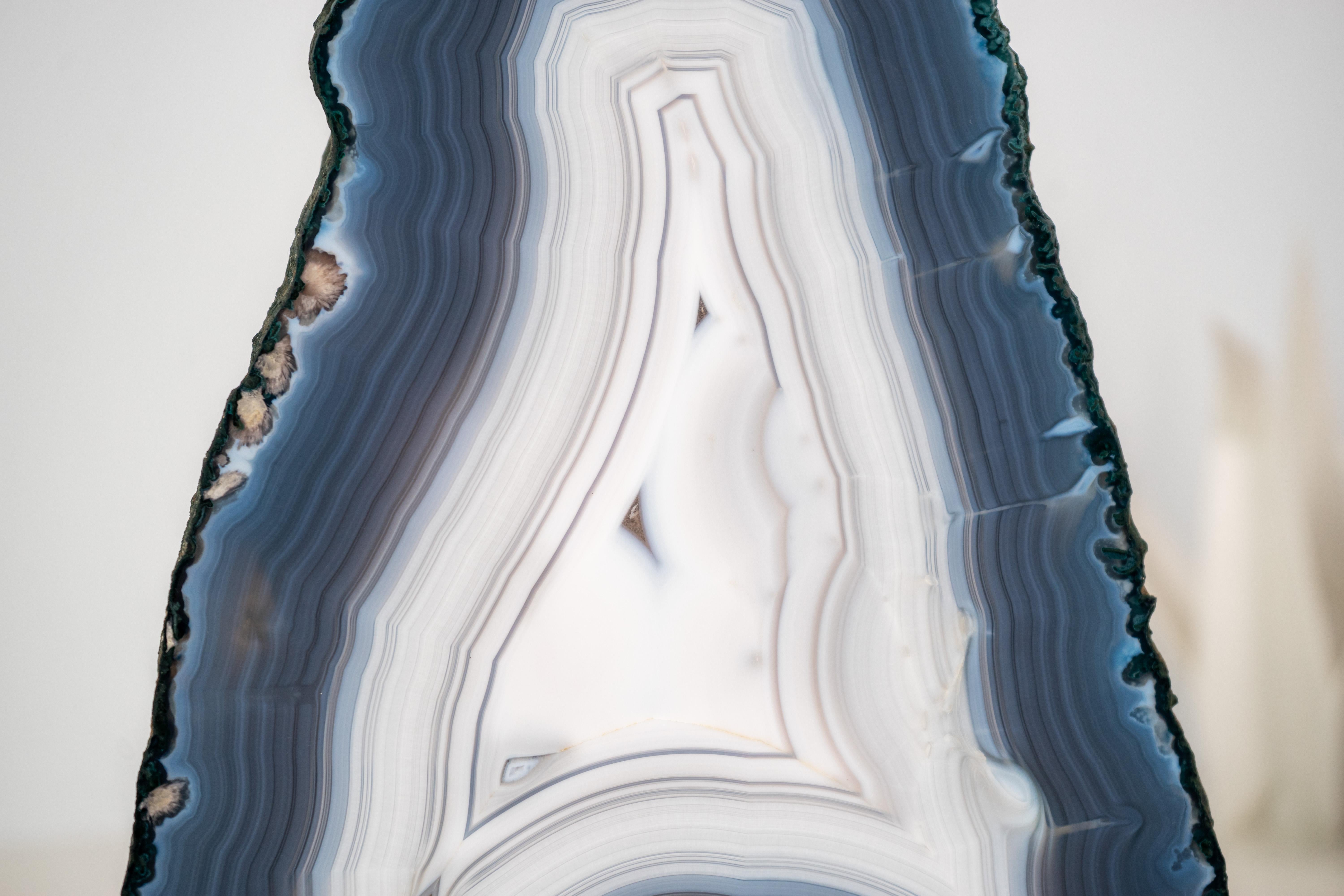 Collector’s Blue & White Lace Agate Geode – Rare Striped Formation with Delicate Naturally Drawn Blue and White Layers

▫️ Description

An artwork painted by nature over millions of years, this rare Agate Geode showcases delicate laces of agate that