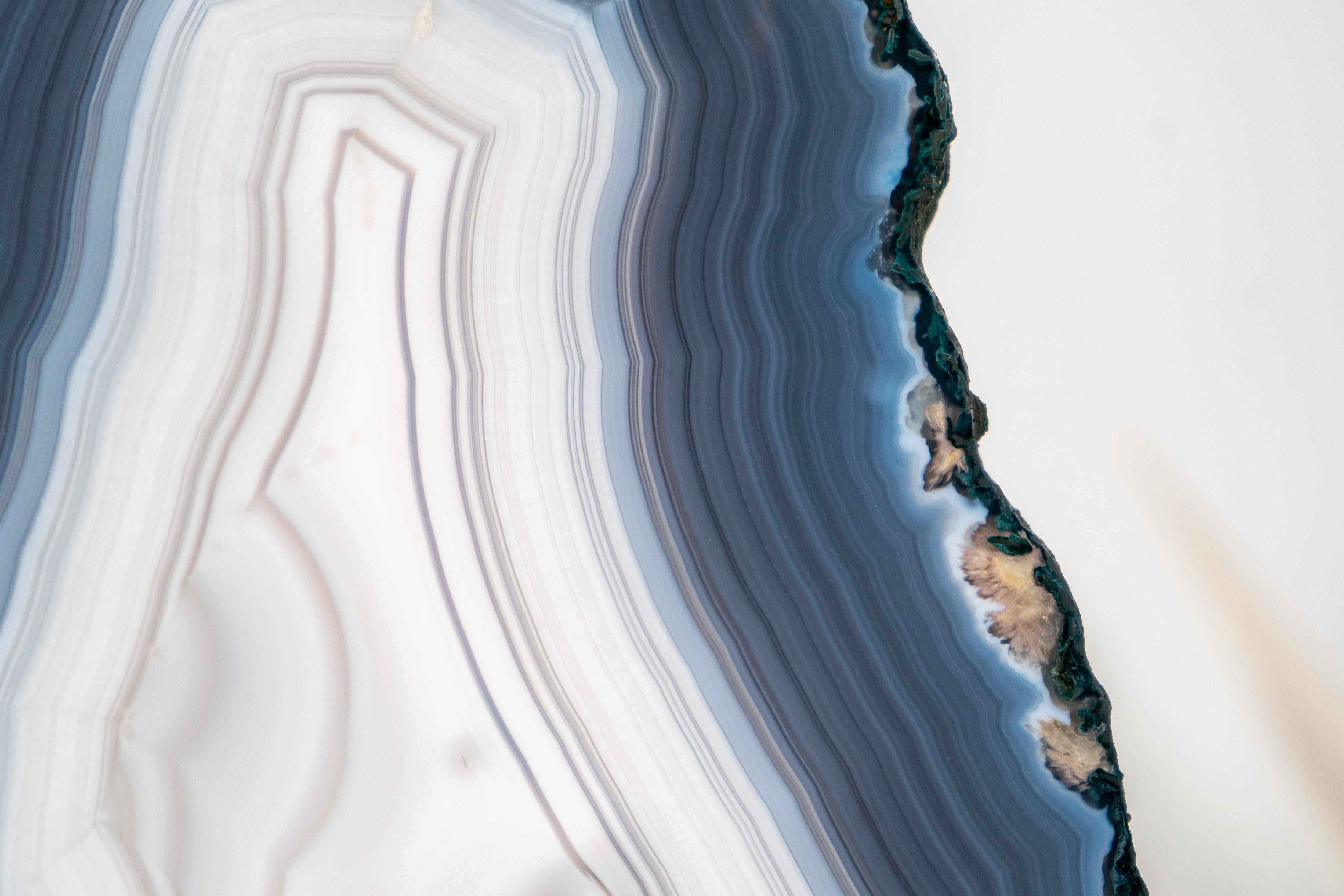 Rare All-Natural Blue and White Agate Lace Geode with Intact Drawn Lines In New Condition For Sale In Ametista Do Sul, BR