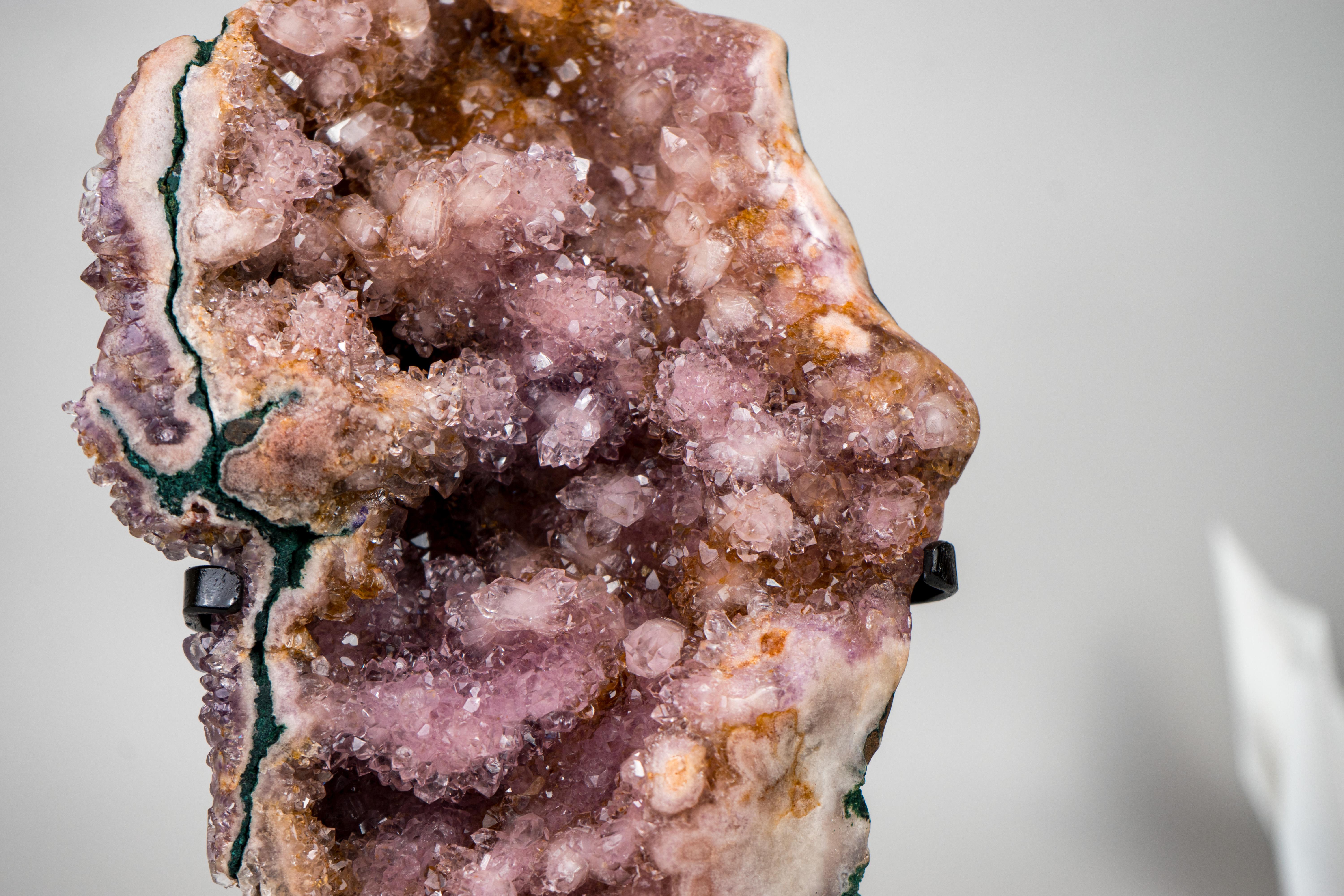 Raro espécimen de amatista rosa totalmente natural con druzy rosa, lavanda y naranja Cristal en venta